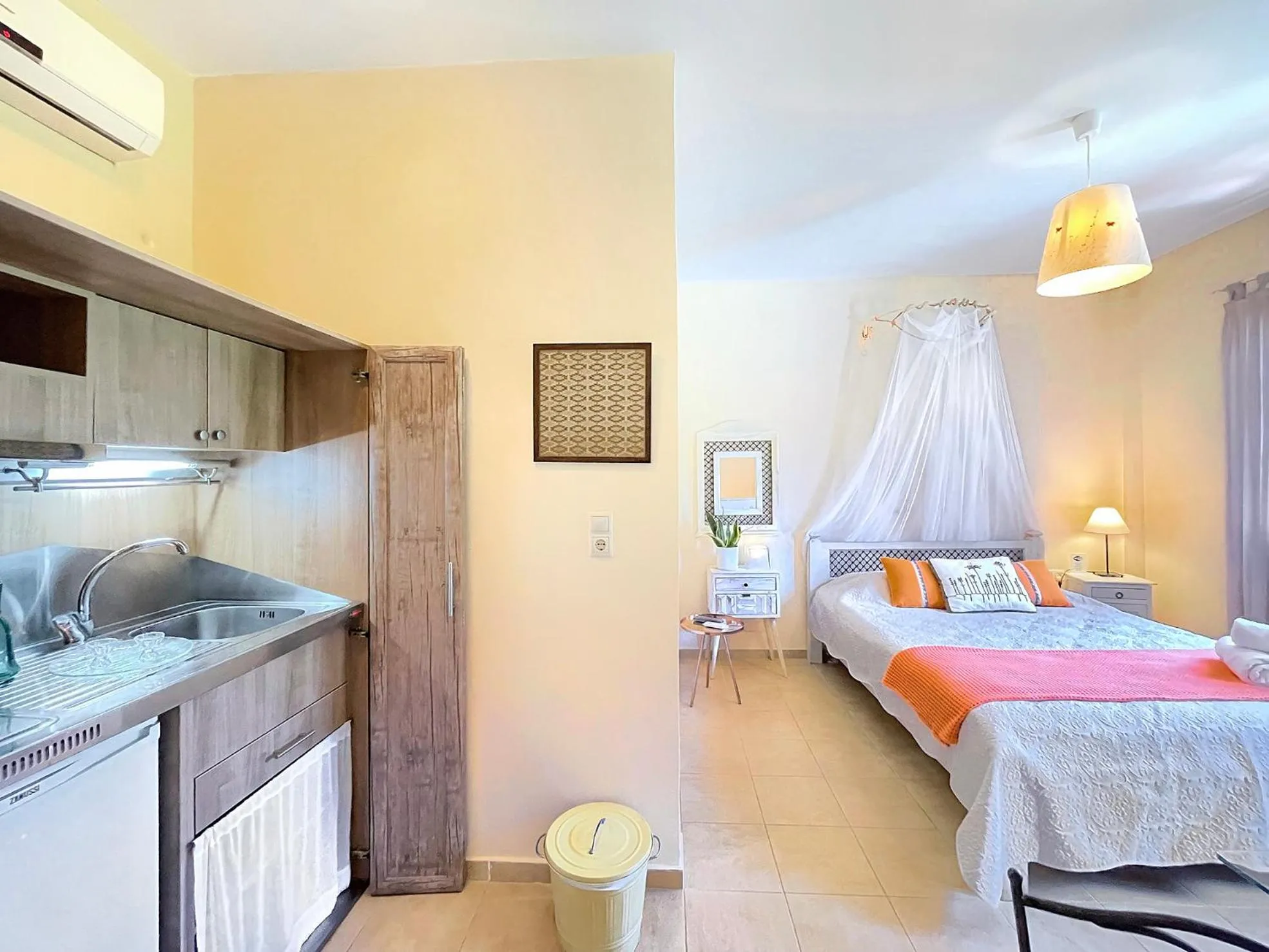 Kitchen or kitchenette, Bed in Four Seasons of Bliss at Sohora Hotel