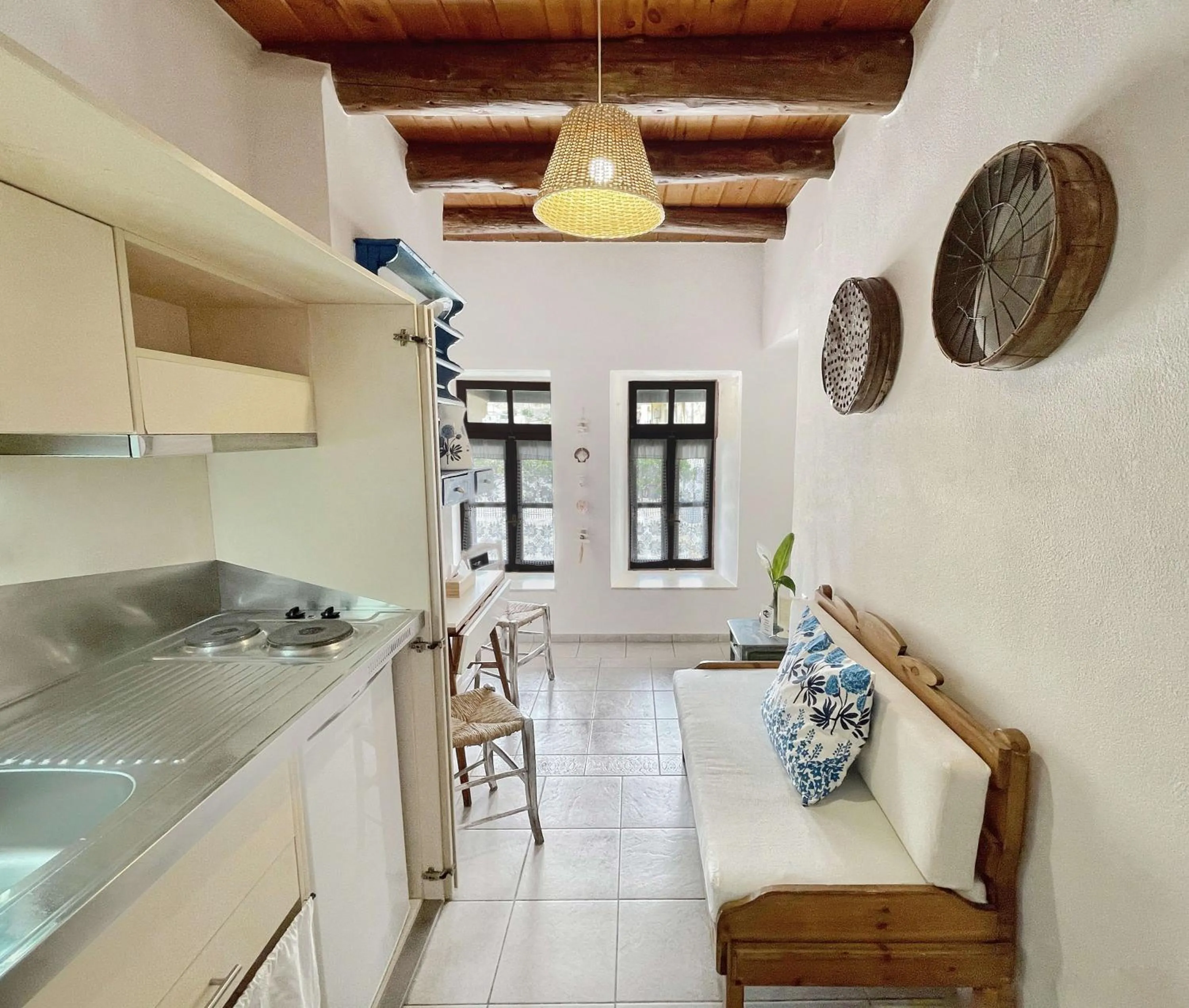 Kitchen or kitchenette in Four Seasons of Bliss at Sohora Hotel