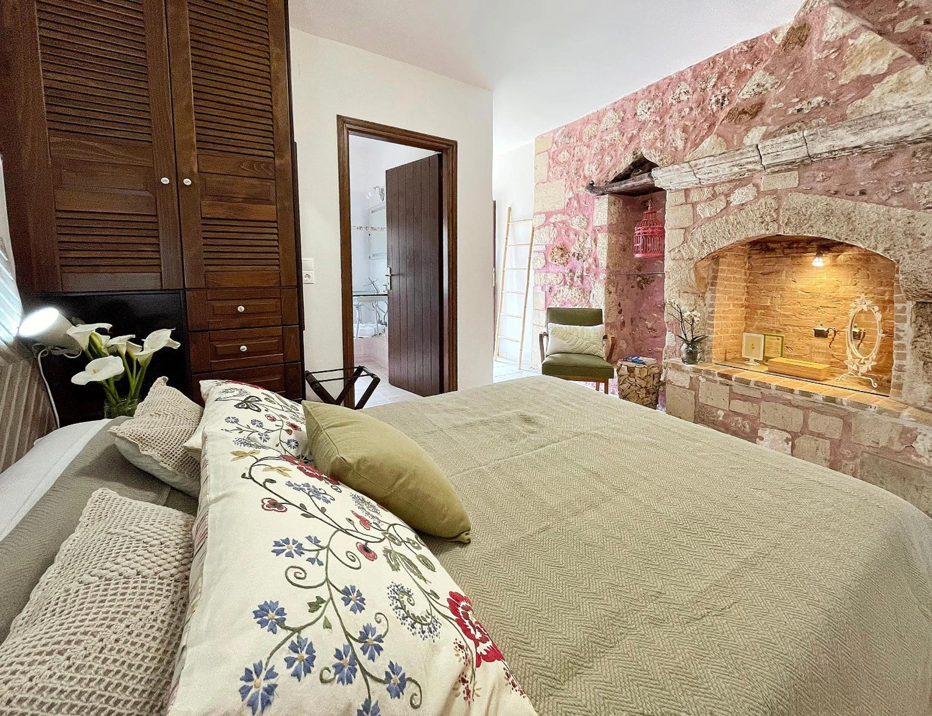 Bed in Four Seasons of Bliss at Sohora Hotel