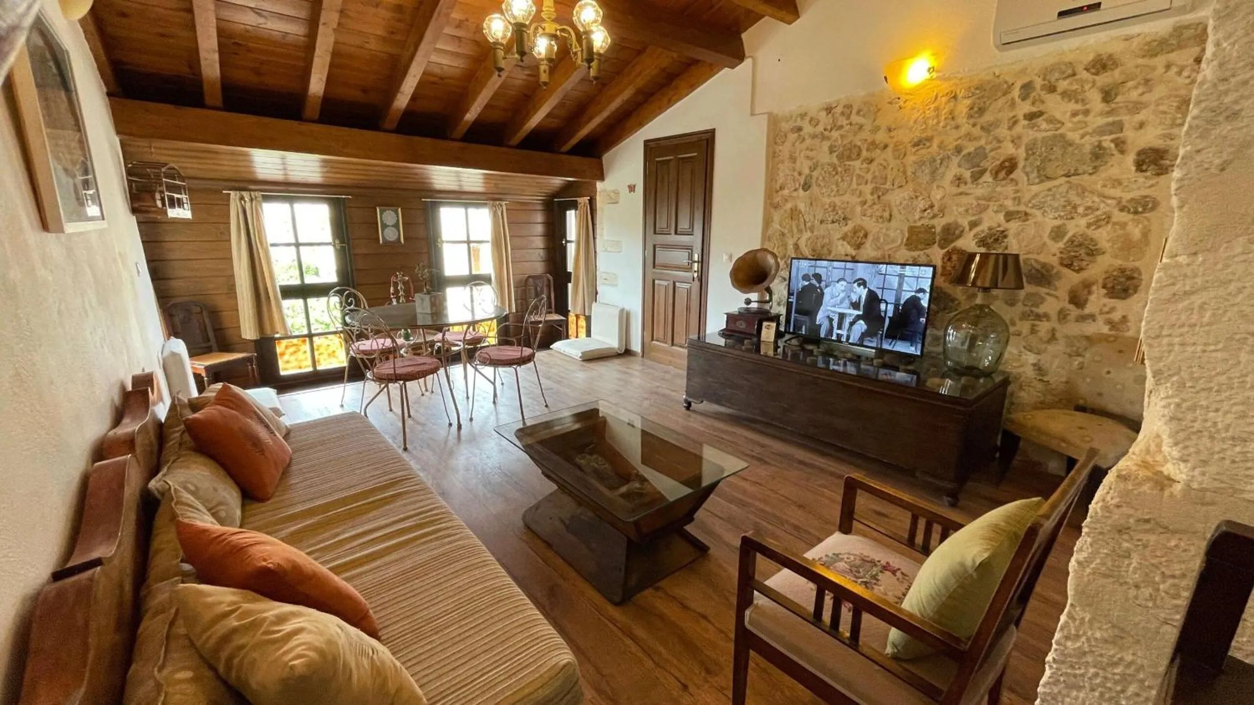 Living room in Four Seasons of Bliss at Sohora Hotel
