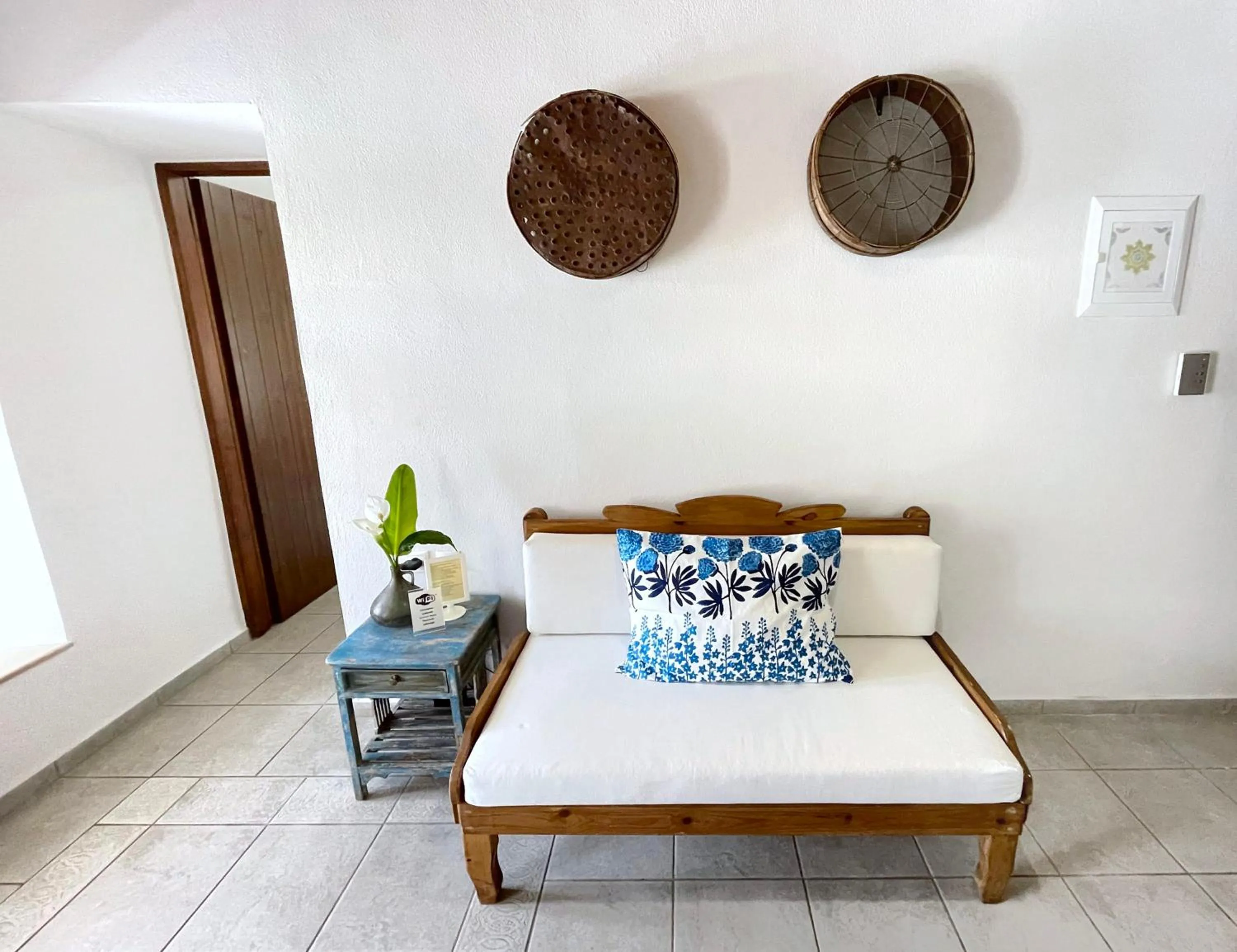 Seating area, Bed in Four Seasons of Bliss at Sohora Hotel