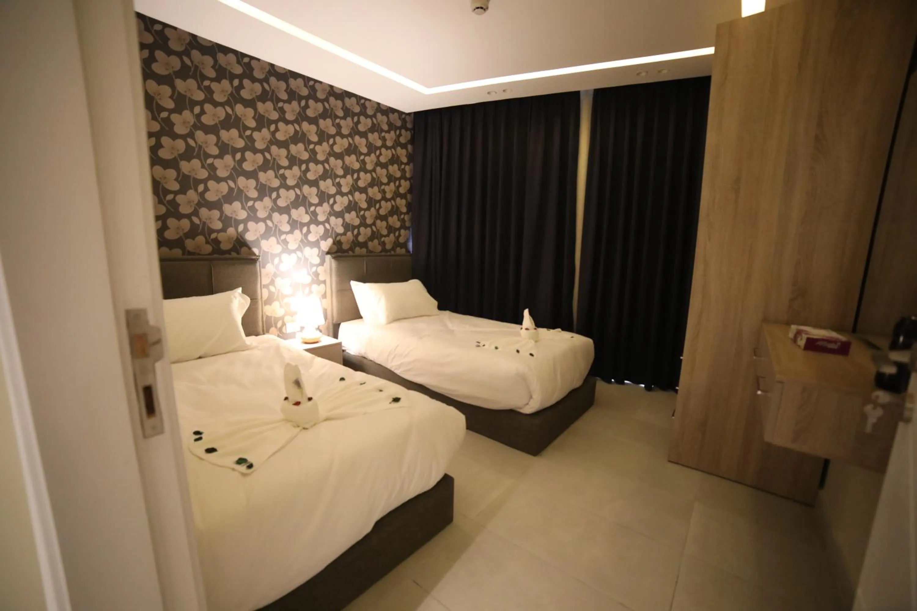 Bed in فندق صحارى الخليج Sahara Gulf Hotel Apartments