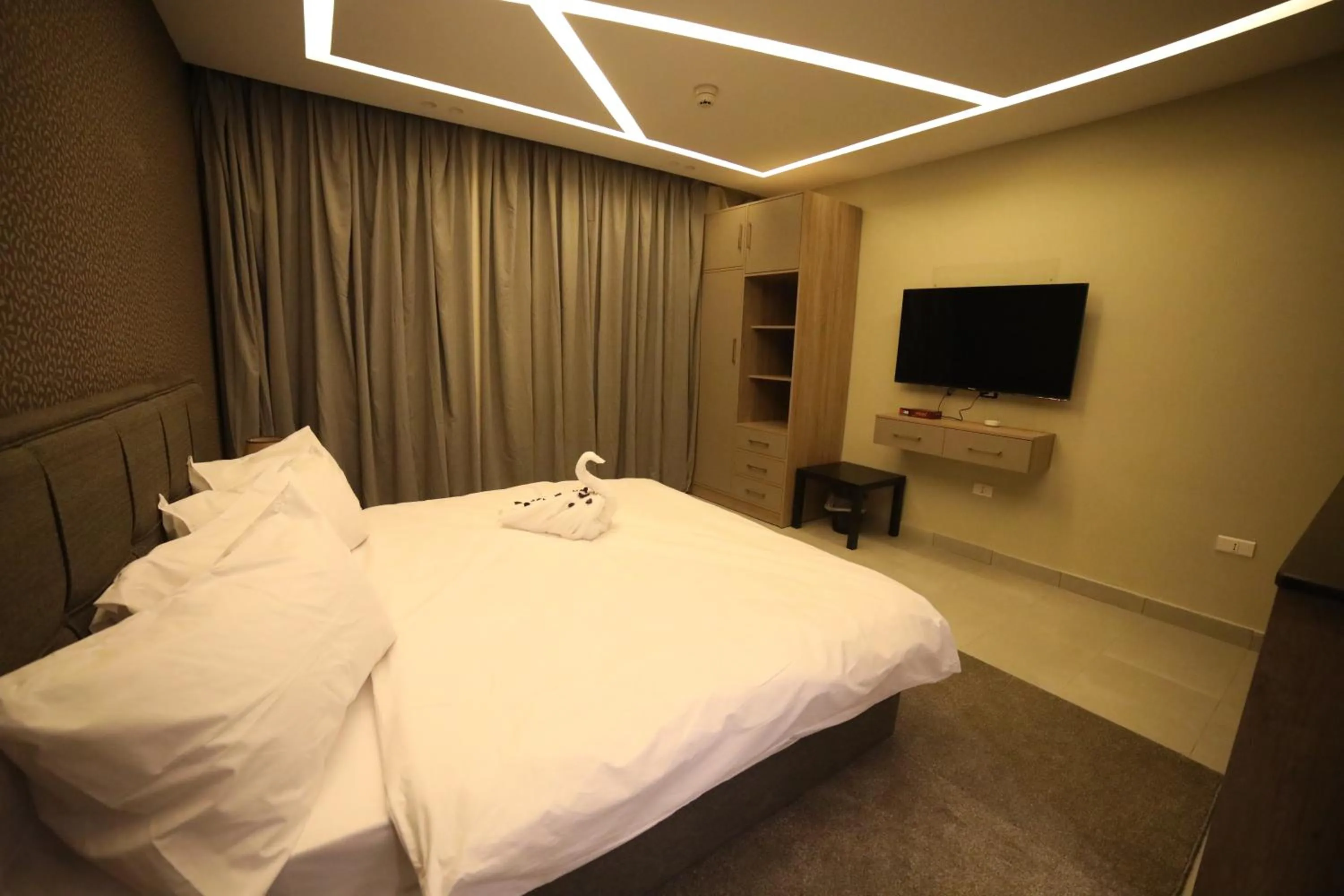 Bed in فندق صحارى الخليج Sahara Gulf Hotel Apartments
