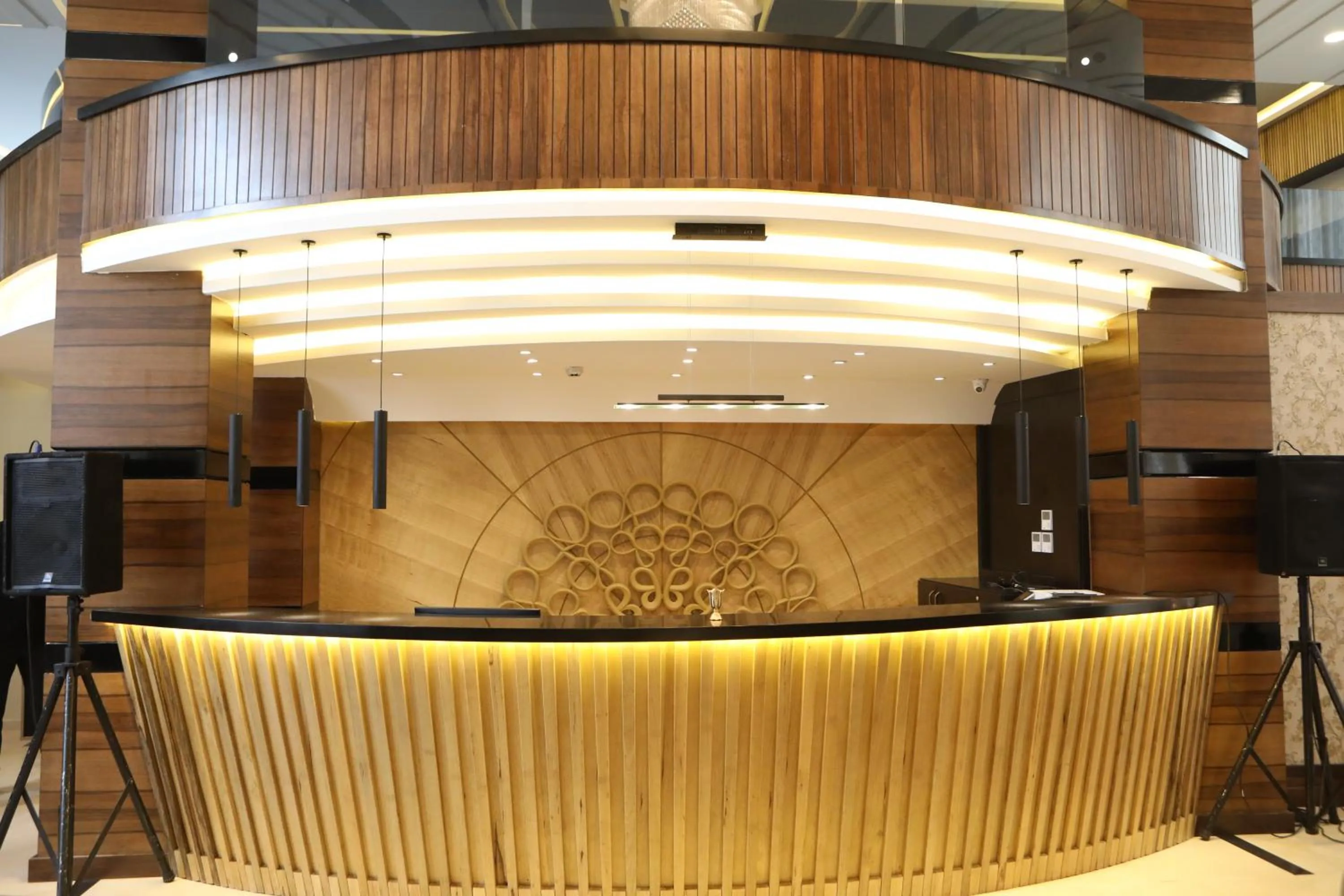 Lobby or reception in فندق صحارى الخليج Sahara Gulf Hotel Apartments