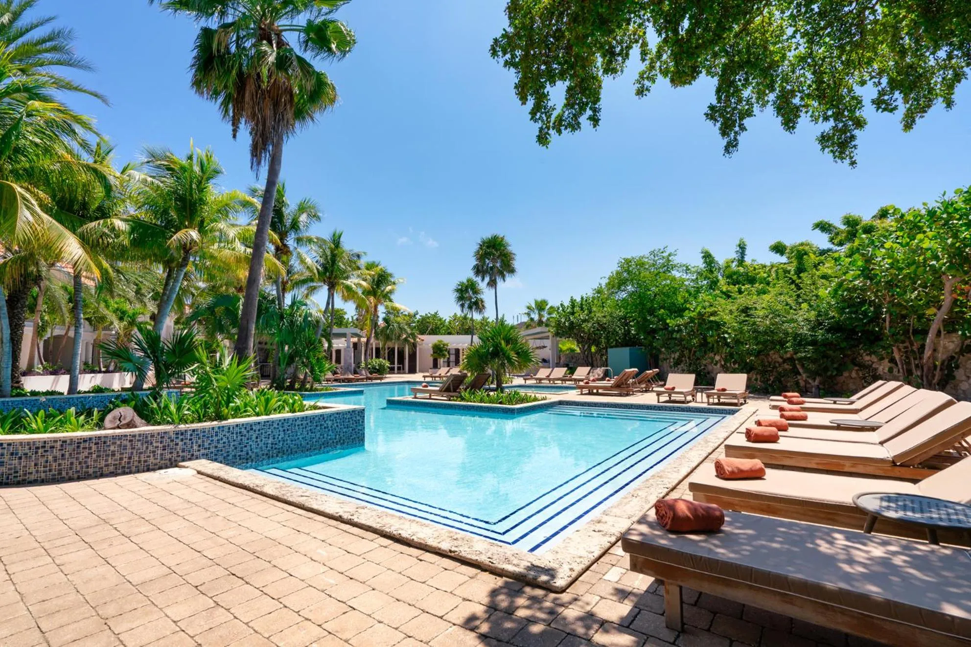 Swimming pool in Zoetry Curacao