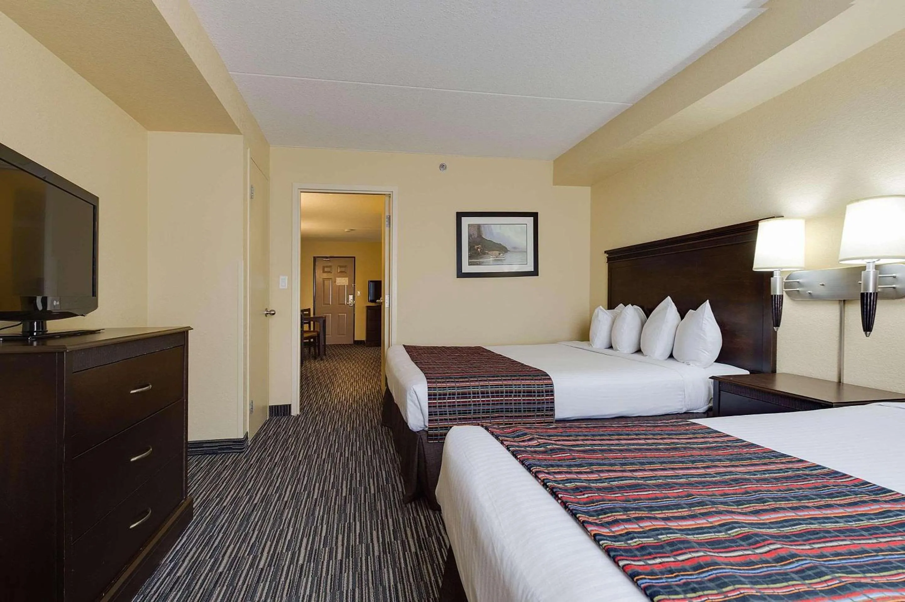 Bedroom, Bed in Country Inn & Suites by Radisson, Niagara Falls, ON