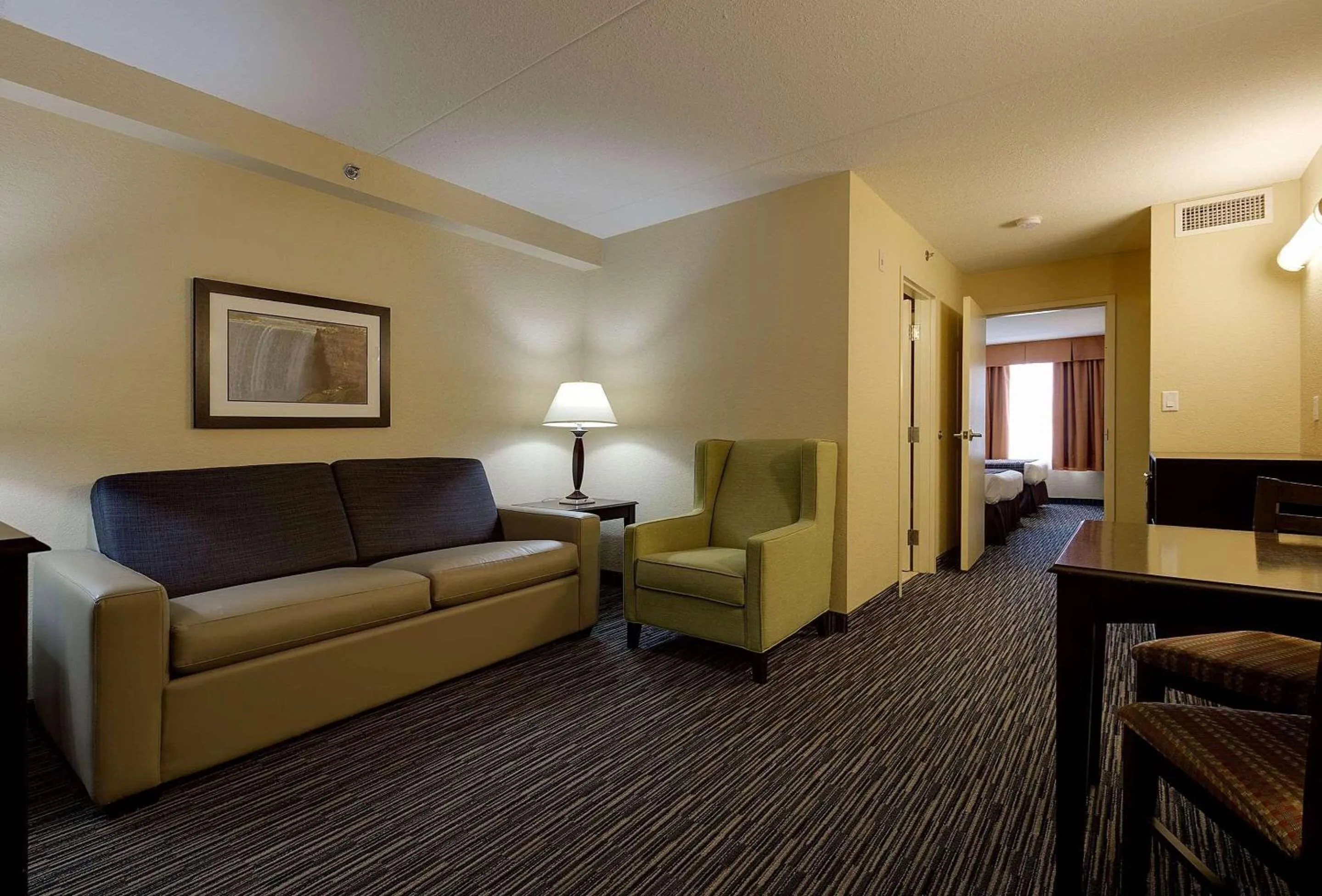 Bedroom in Country Inn & Suites by Radisson, Niagara Falls, ON