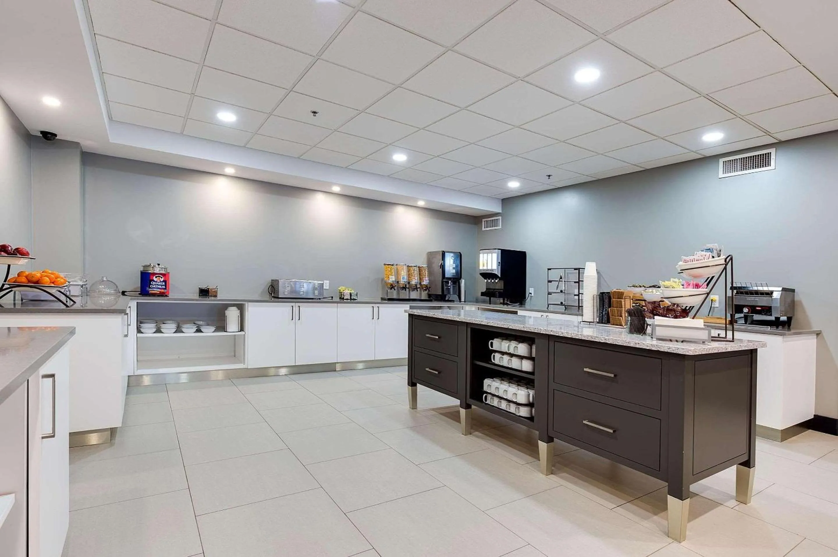 Breakfast in Country Inn & Suites by Radisson, Niagara Falls, ON