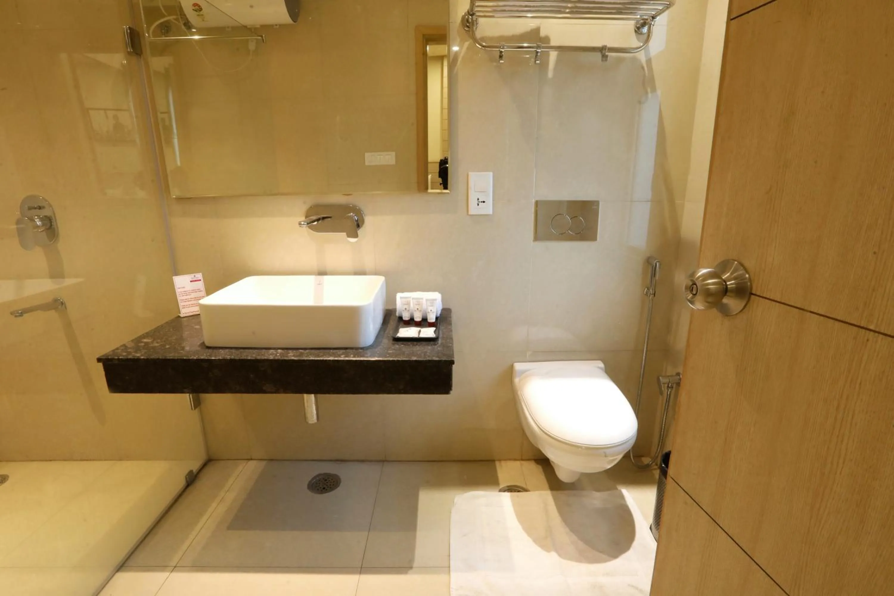 Bathroom in Sagar Hotel JUST 5 MIN FROM GOLDEN TEMPLE
