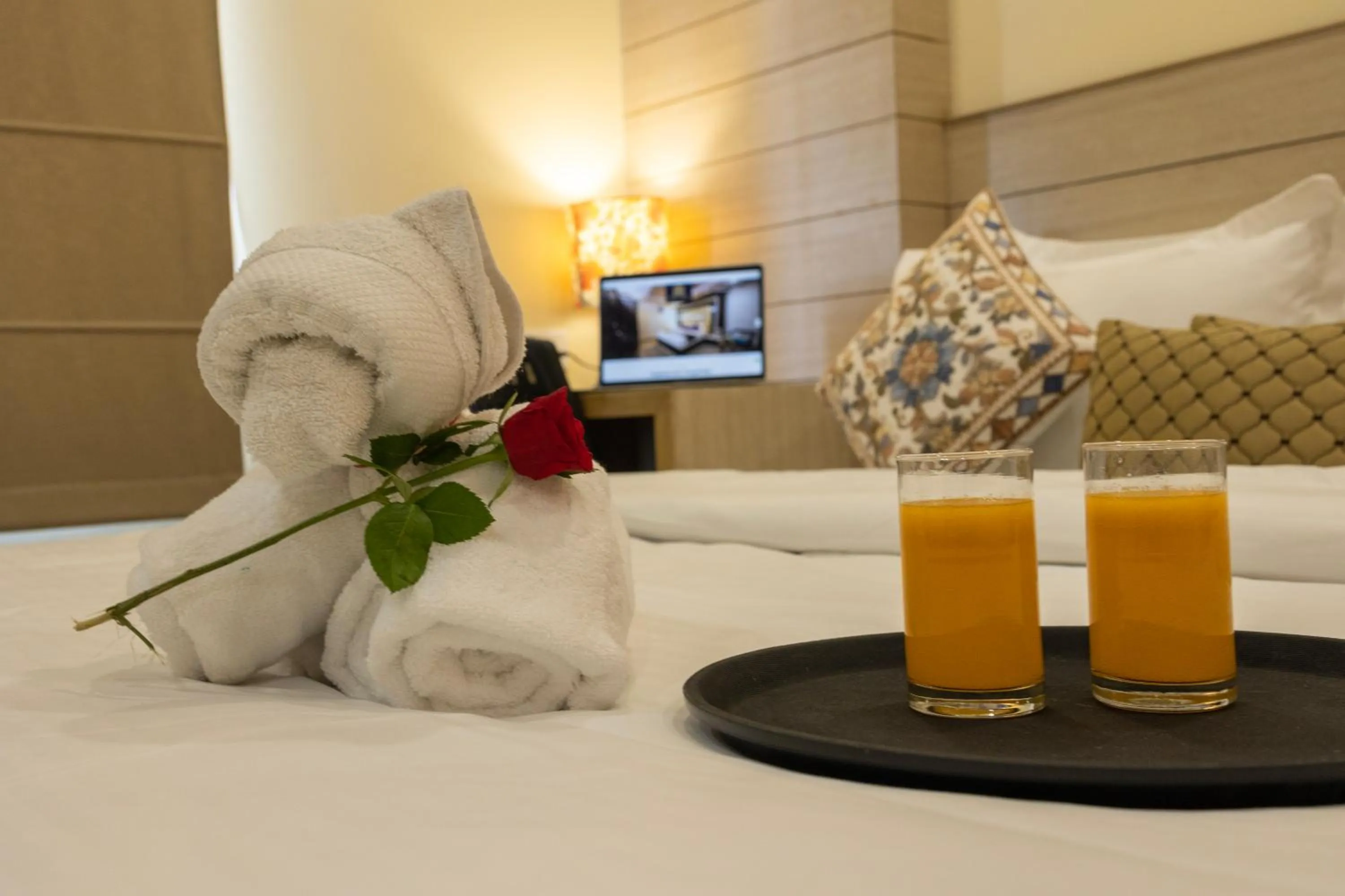 Food and drinks, Bed in Sagar Hotel JUST 5 MIN FROM GOLDEN TEMPLE