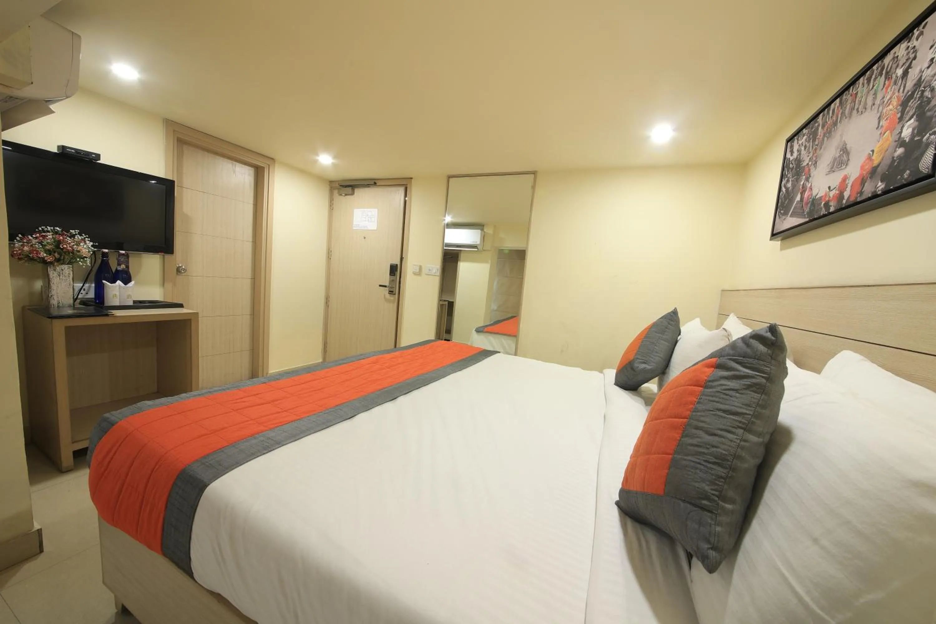 Bed in Sagar Hotel JUST 5 MIN FROM GOLDEN TEMPLE