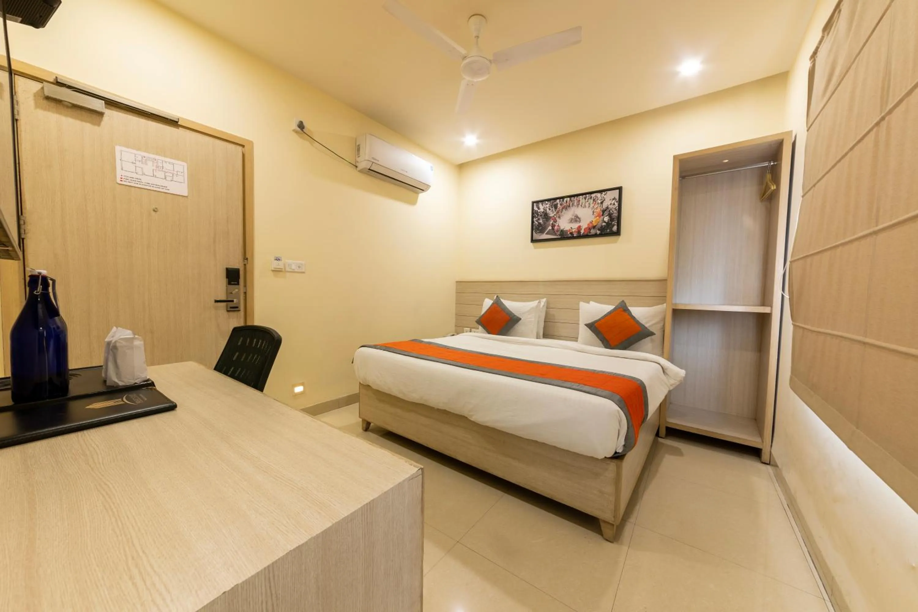 Bed in Sagar Hotel JUST 5 MIN FROM GOLDEN TEMPLE