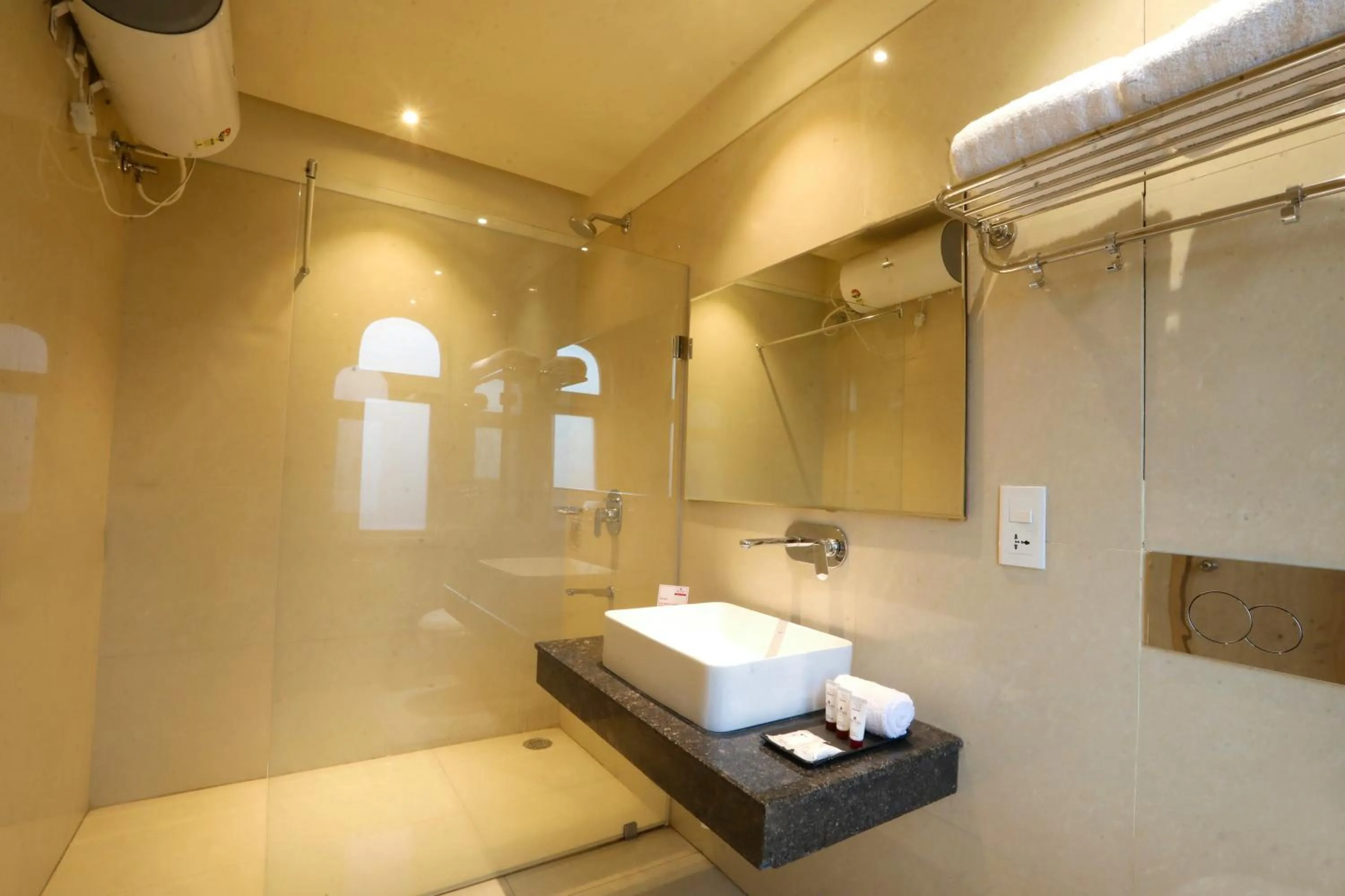Bathroom in Sagar Hotel JUST 5 MIN FROM GOLDEN TEMPLE