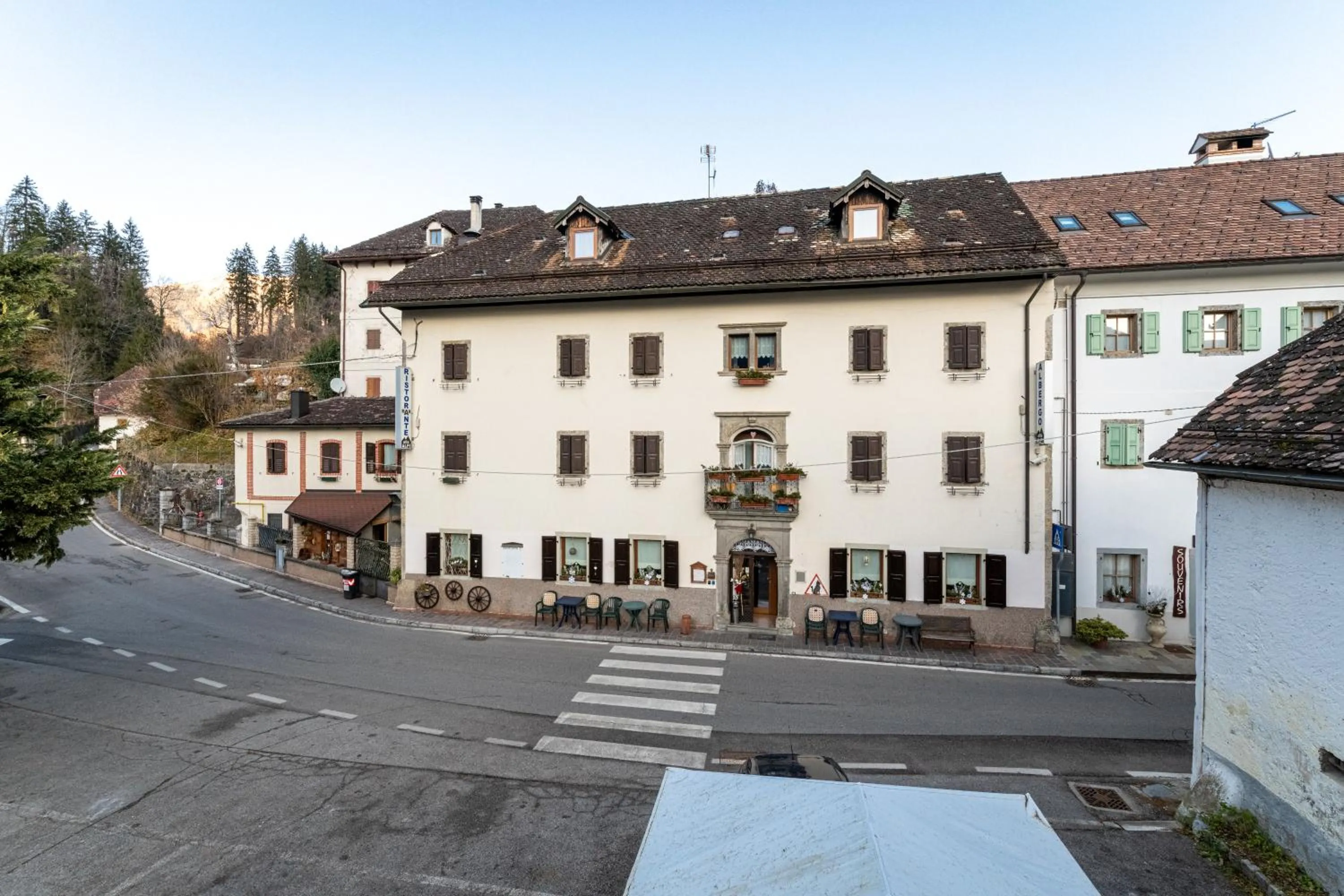 Property building in Albergo Alle Alpi