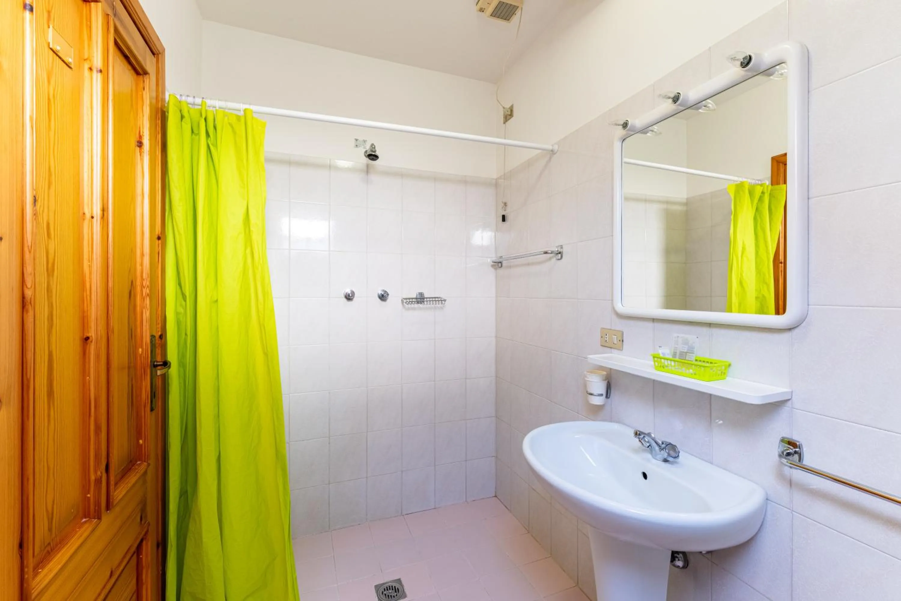 Bathroom in Albergo Alle Alpi