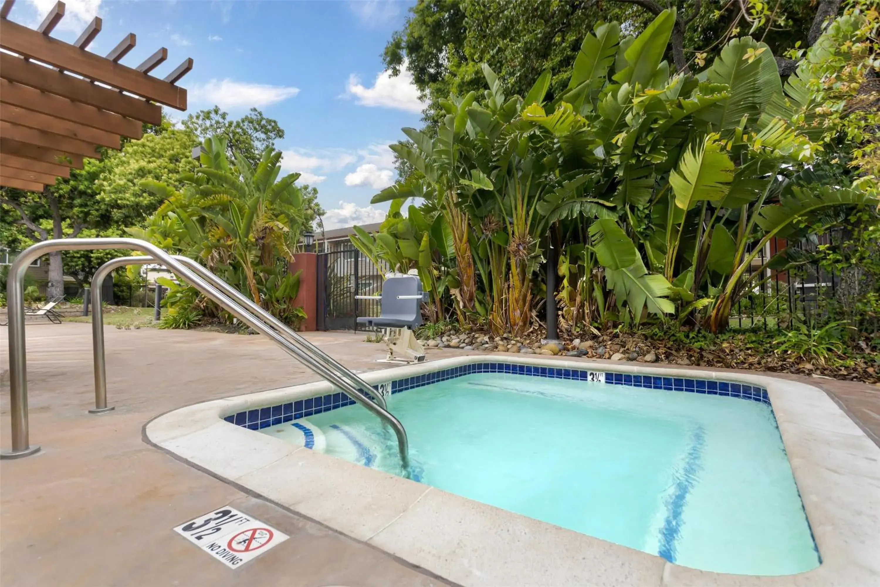Pool view in Best Western Plus Garden Court Inn Pool view in Best Western Plus Garden Court Inn