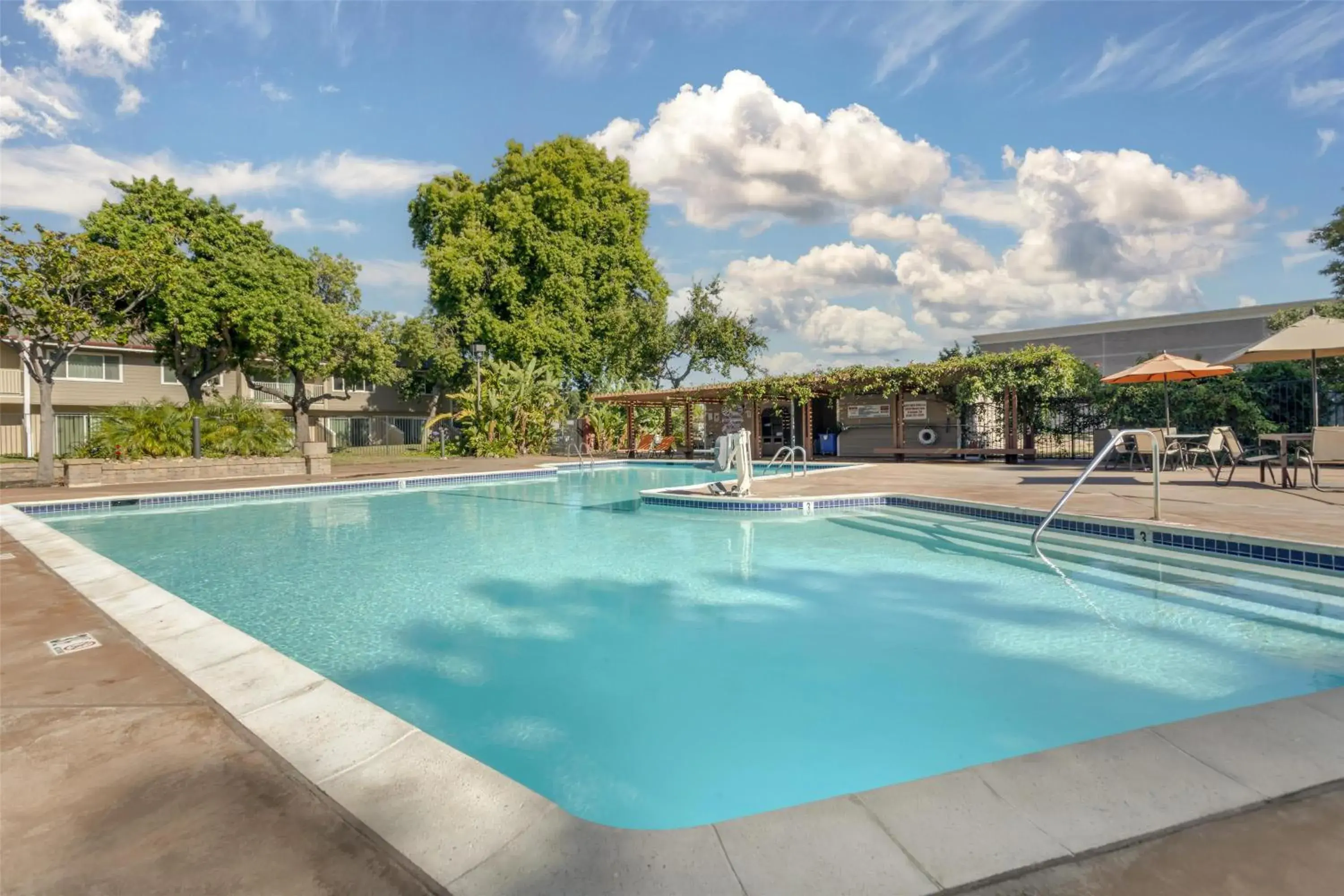 Pool view in Best Western Plus Garden Court Inn Pool view in Best Western Plus Garden Court Inn