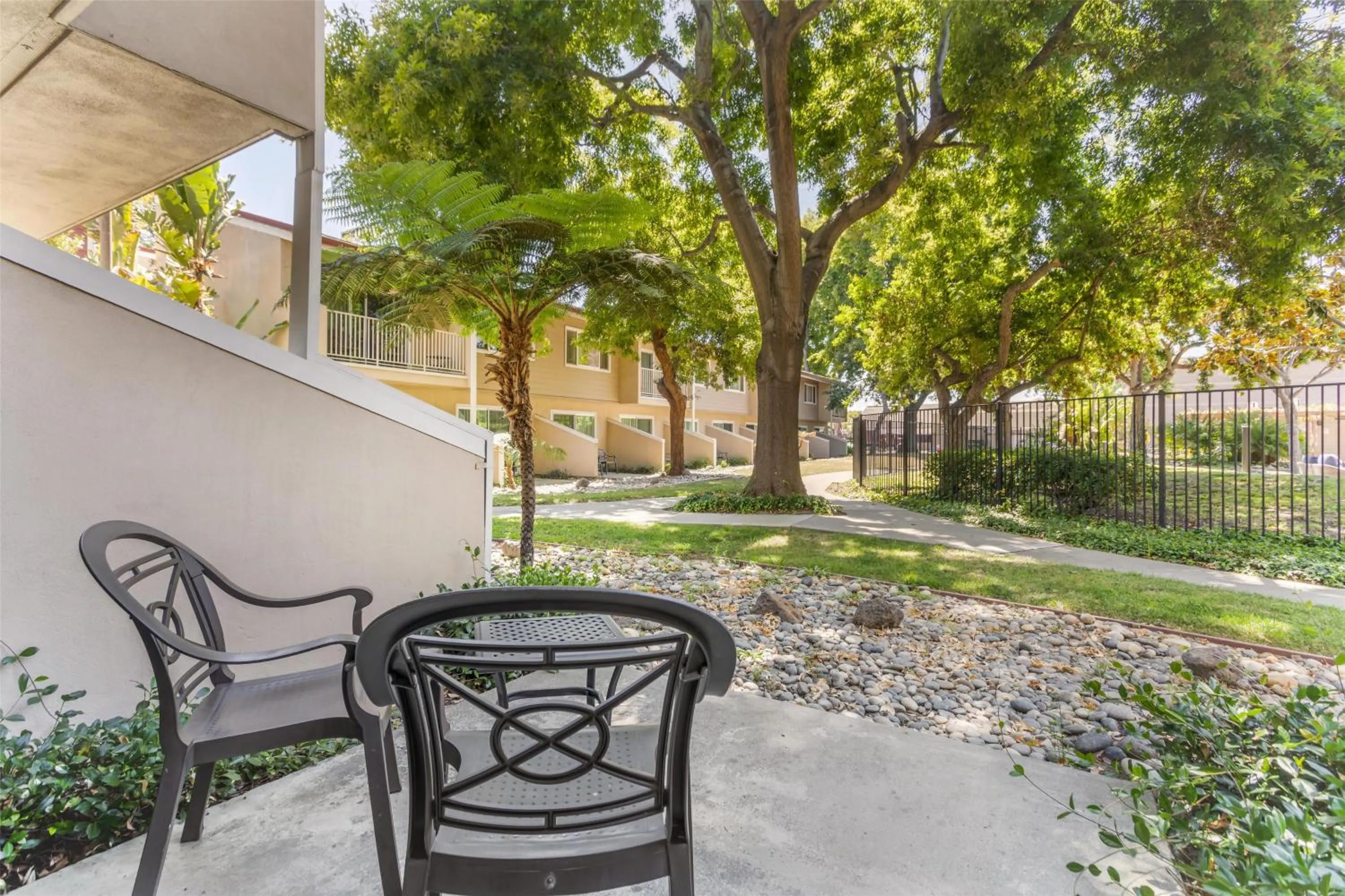 Bedroom in Best Western Plus Garden Court Inn