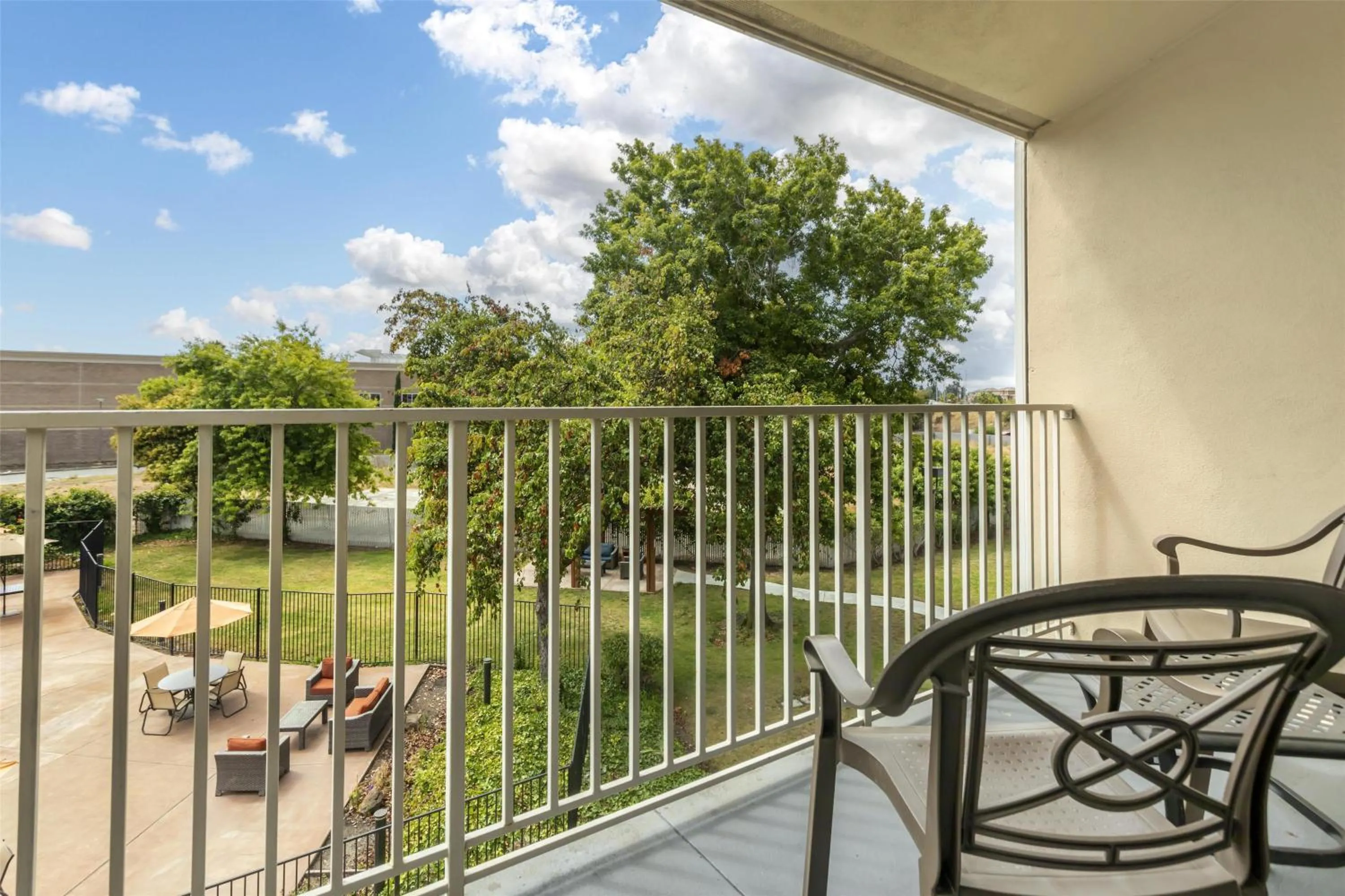 Bedroom in Best Western Plus Garden Court Inn