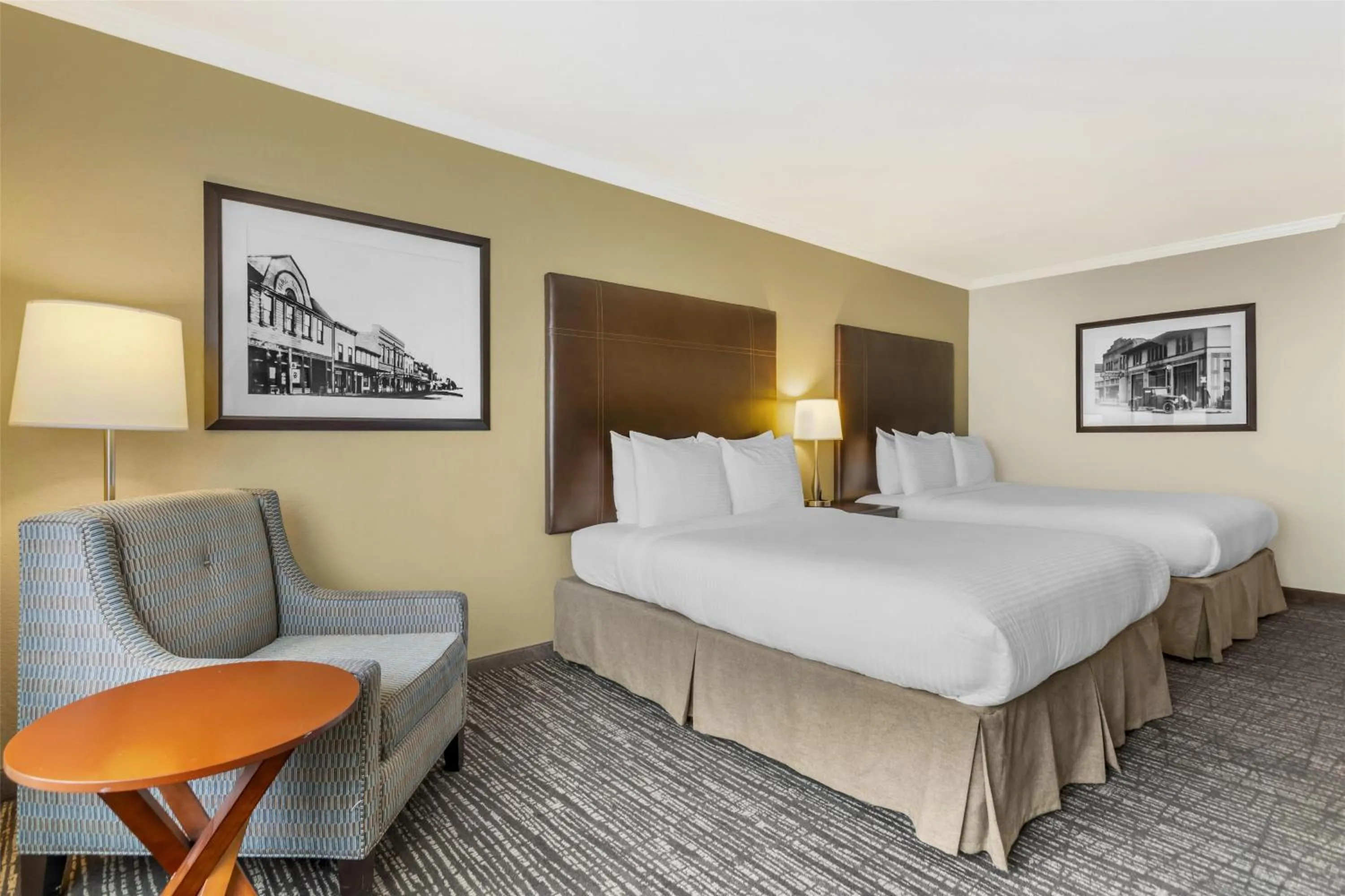 Bedroom, Bed in Best Western Plus Garden Court Inn