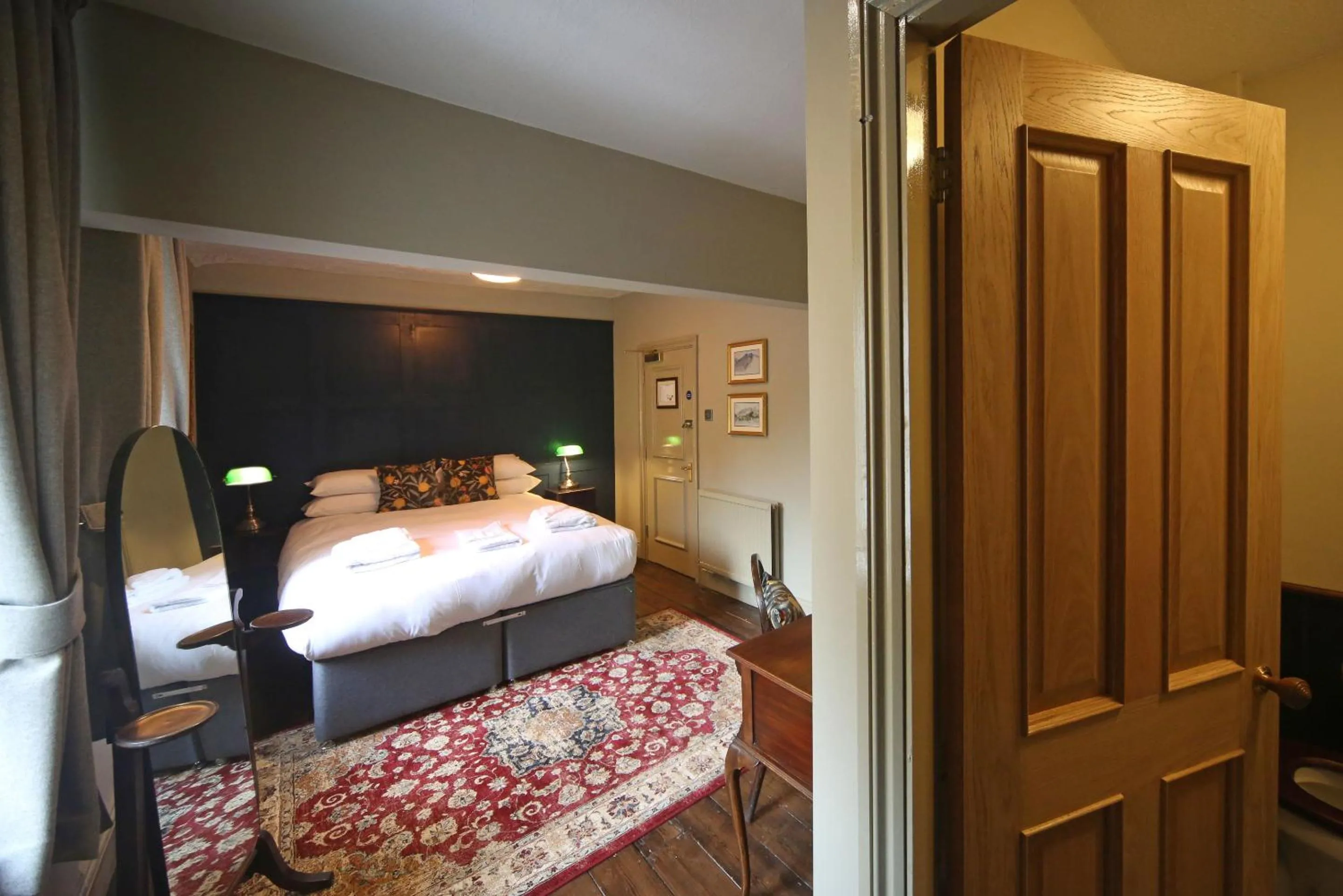 Bedroom, Bed in Pont Y Pair Inn
