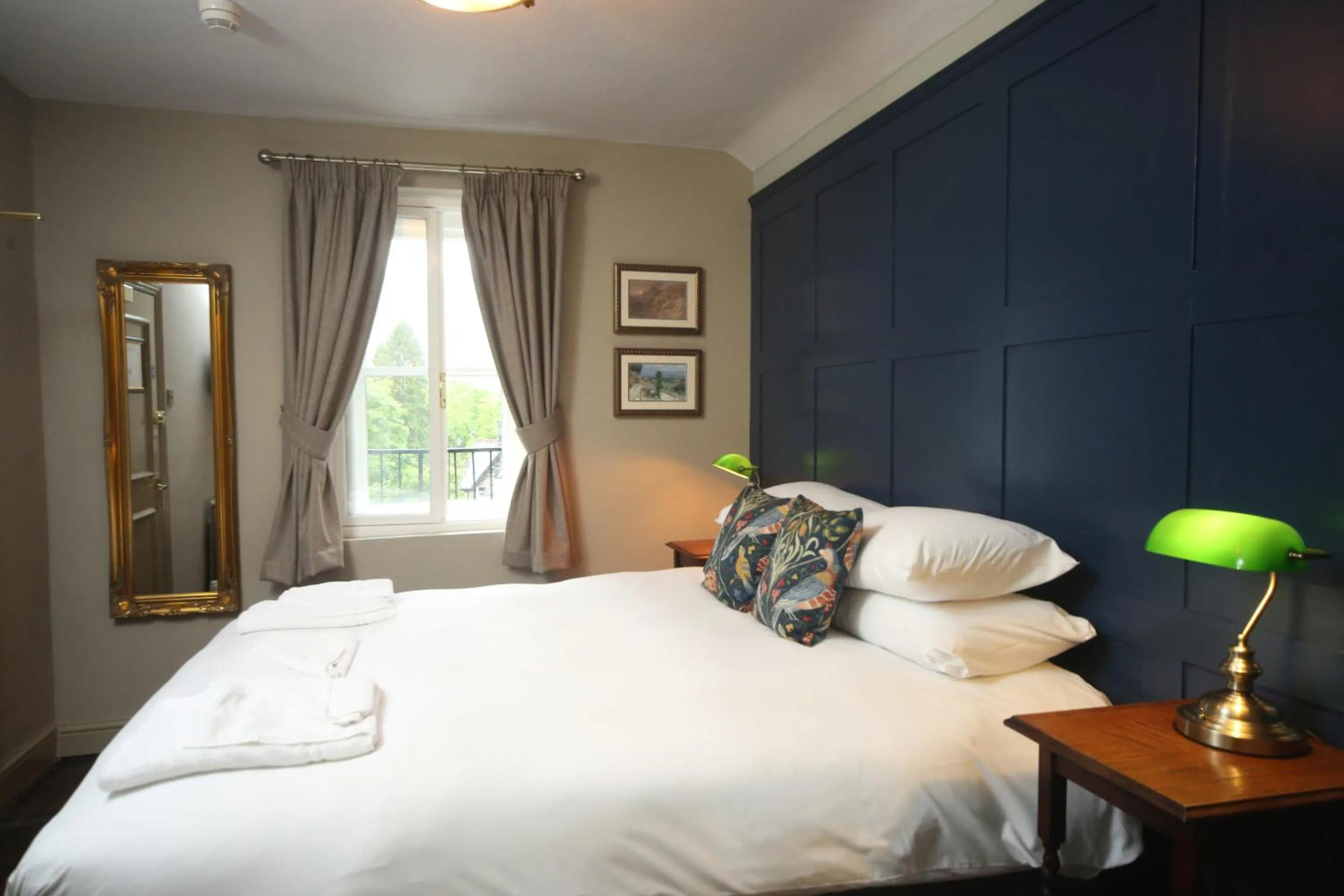 Bedroom, Bed in Pont Y Pair Inn