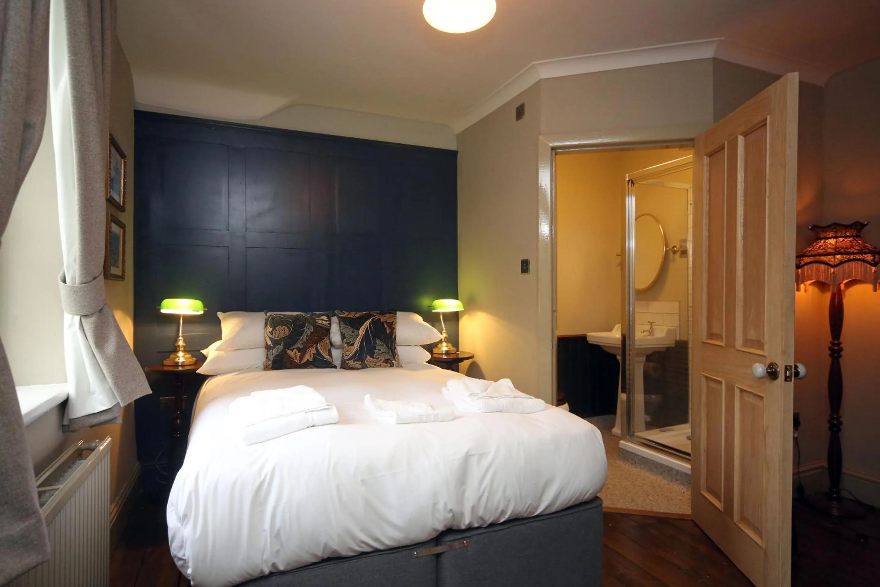 Bedroom, Bed in Pont Y Pair Inn