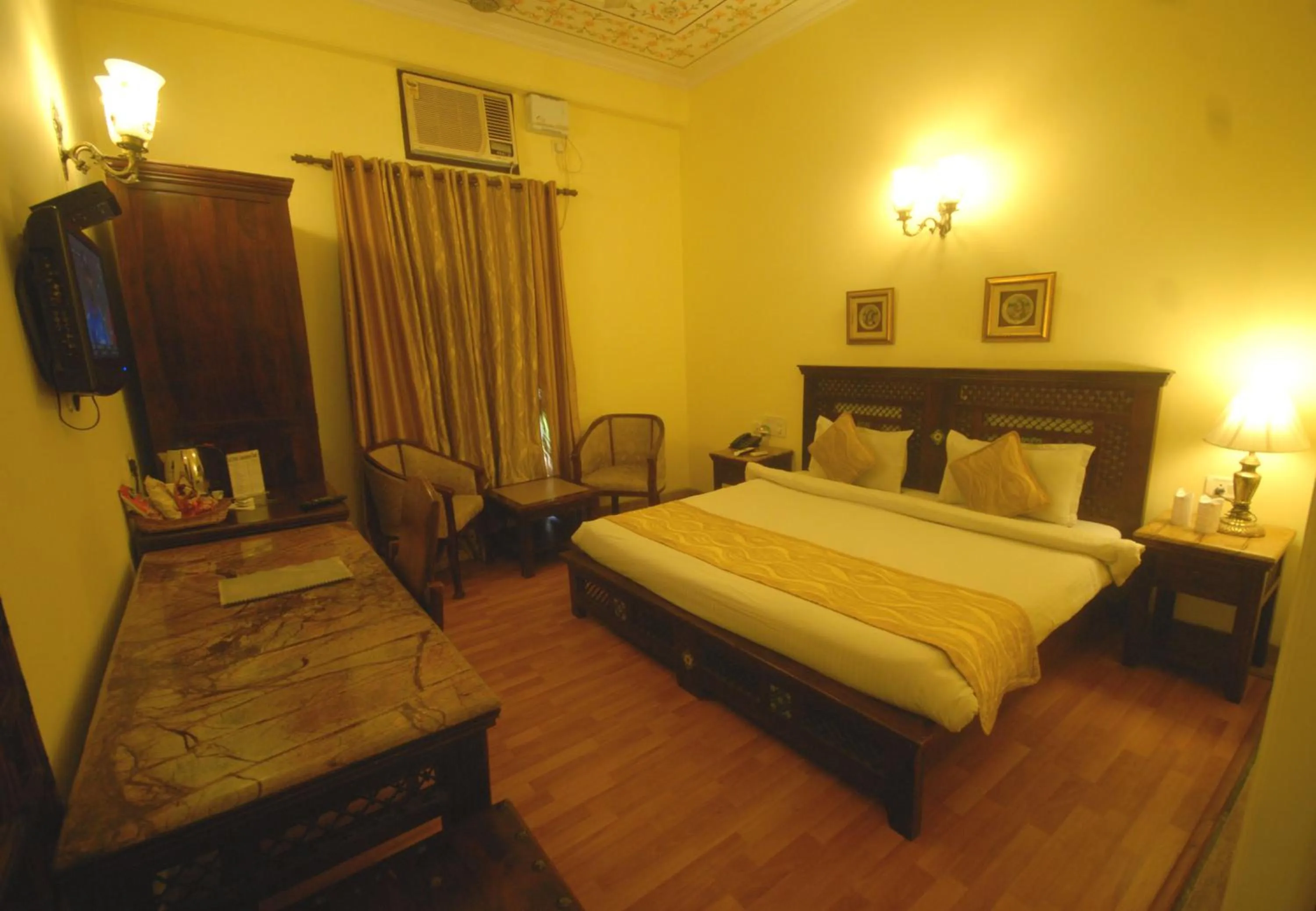 Bedroom, Bed in Rajputana Haveli - Jaipur