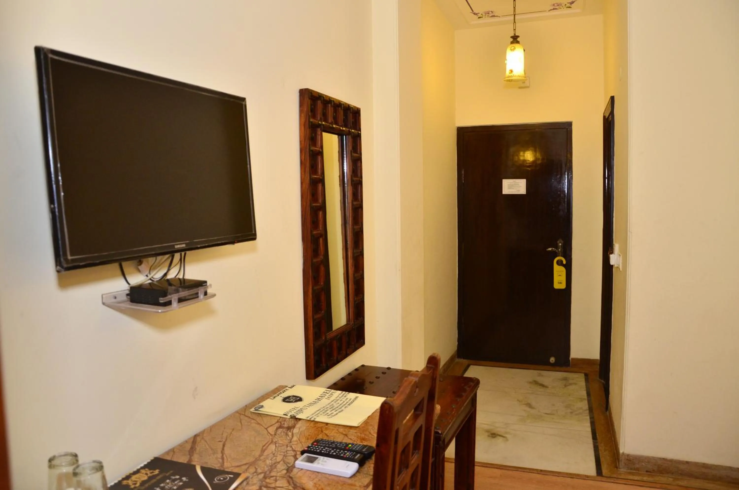 TV and multimedia in Rajputana Haveli - Jaipur