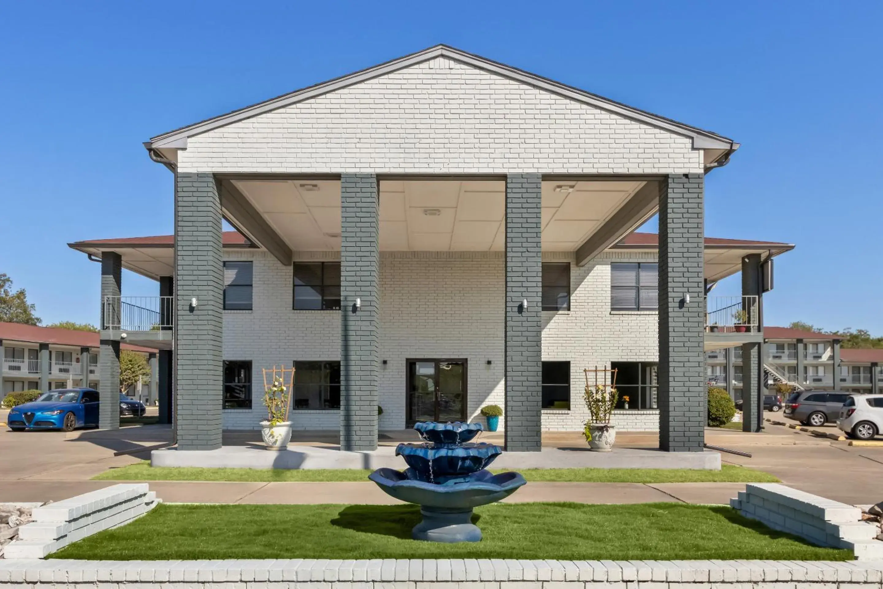 Property building in HomeTowne Studios by Red Roof San Antonio E - Frost Bank Center Property building in HomeTowne Studios by Red Roof San Antonio E - Frost Bank Center