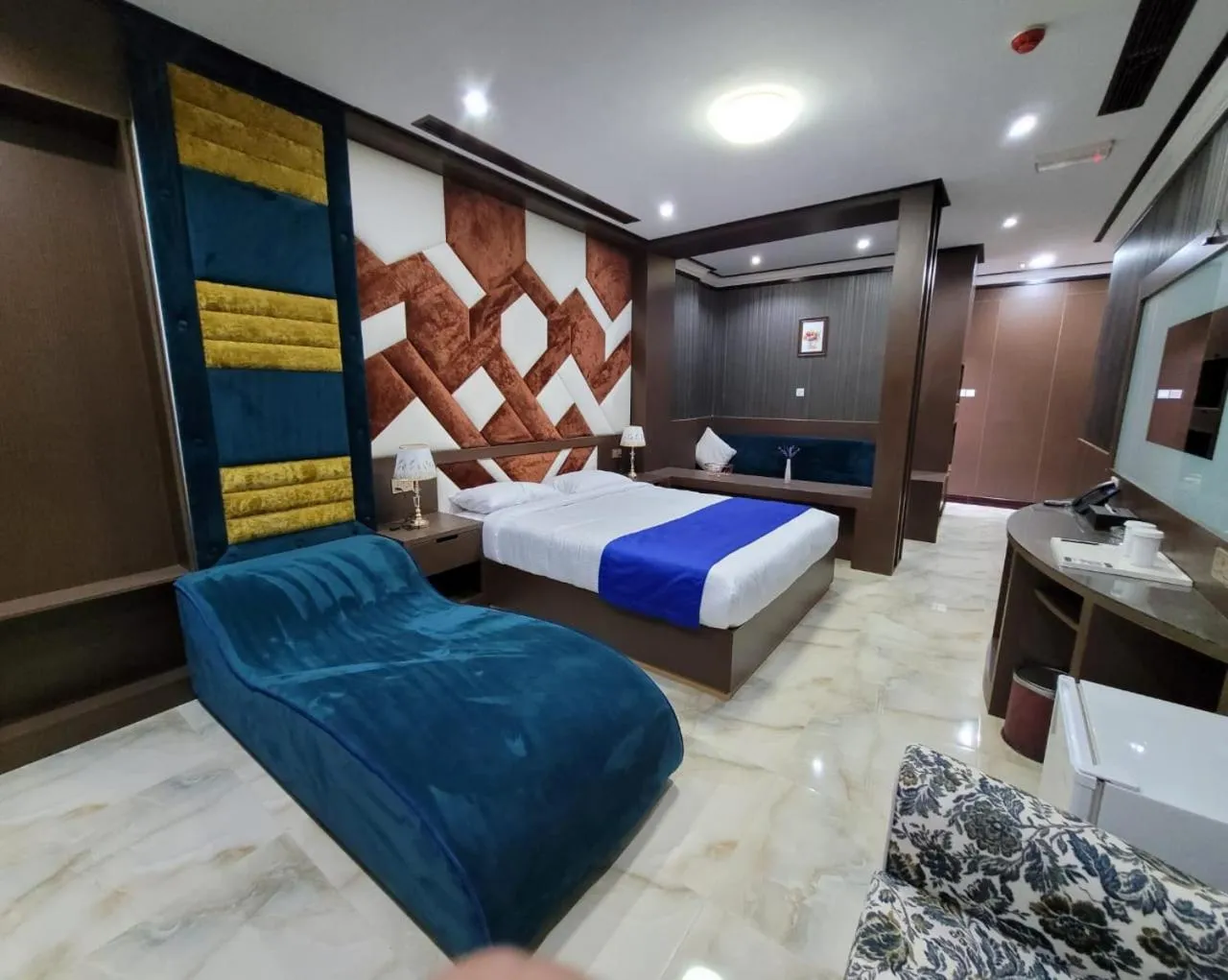 Photo of the whole room, Bed in Camphor Hotel