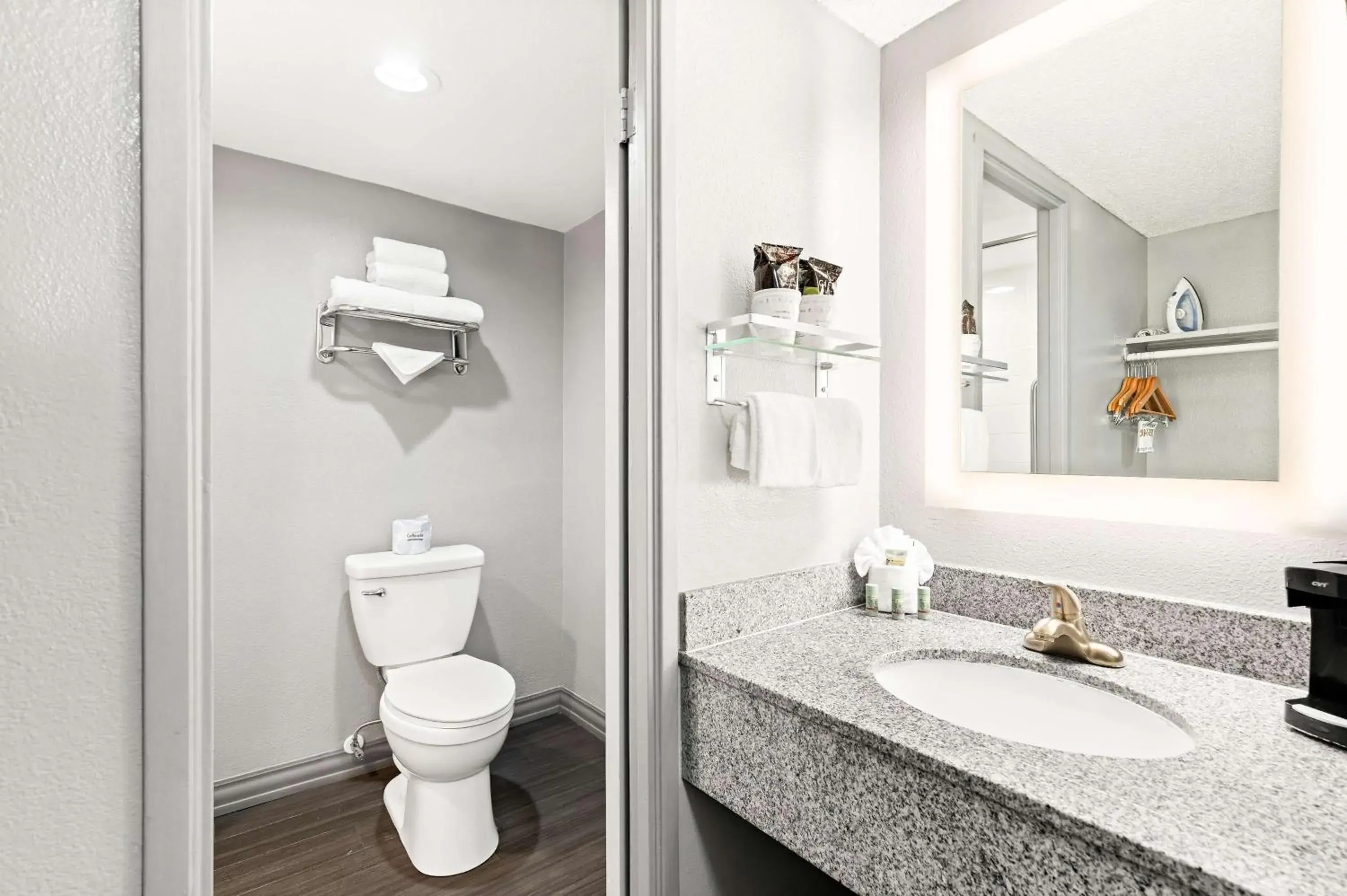 Queen Room with Two Queen Beds - Non-Smoking in Best Western Yacht Harbor Hotel Queen Room with Two Queen Beds - Non-Smoking in Best Western Yacht Harbor Hotel