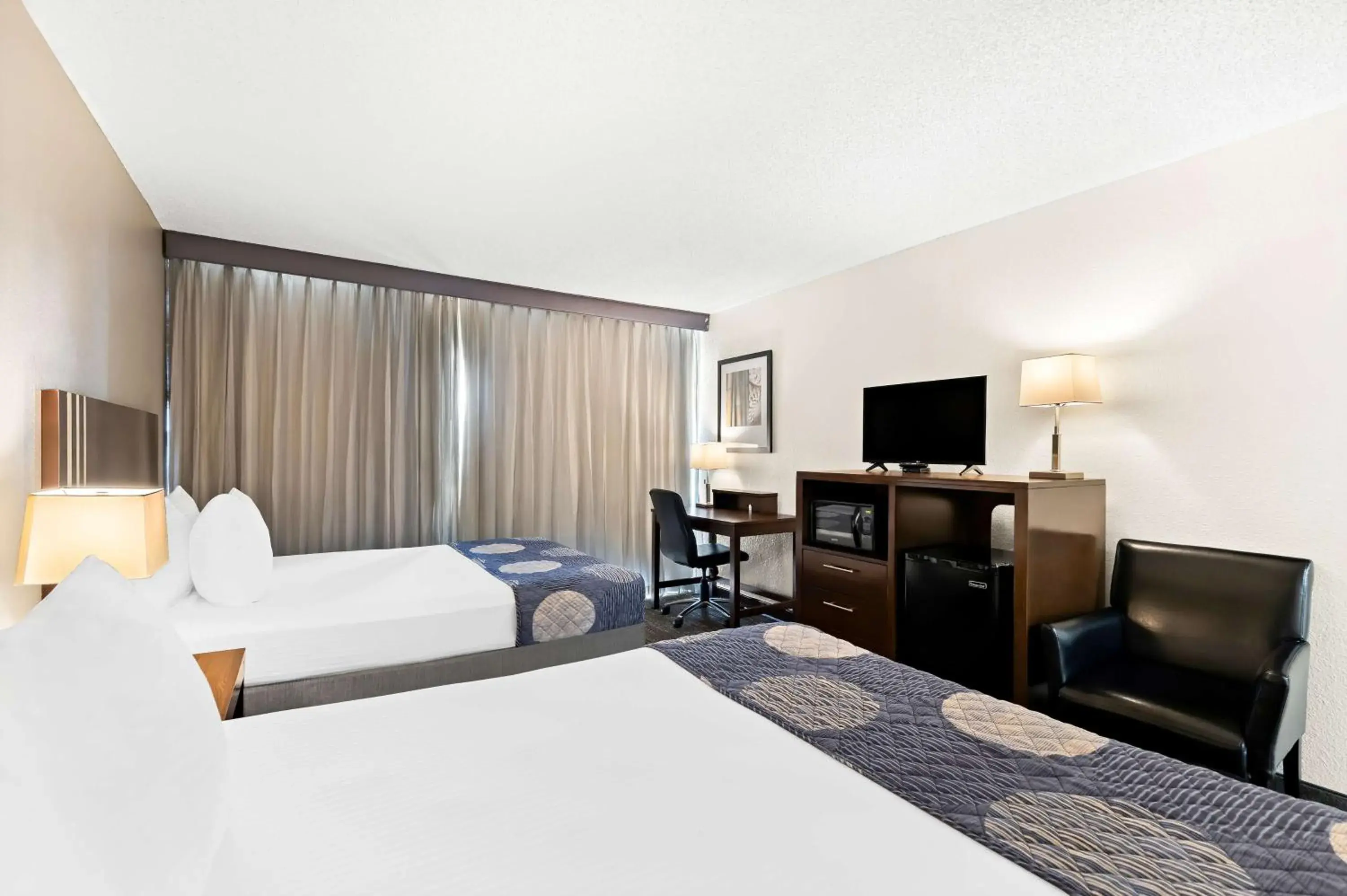 Queen Room with Two Queen Beds with Harbor View in Best Western Yacht Harbor Hotel Queen Room with Two Queen Beds with Harbor View in Best Western Yacht Harbor Hotel