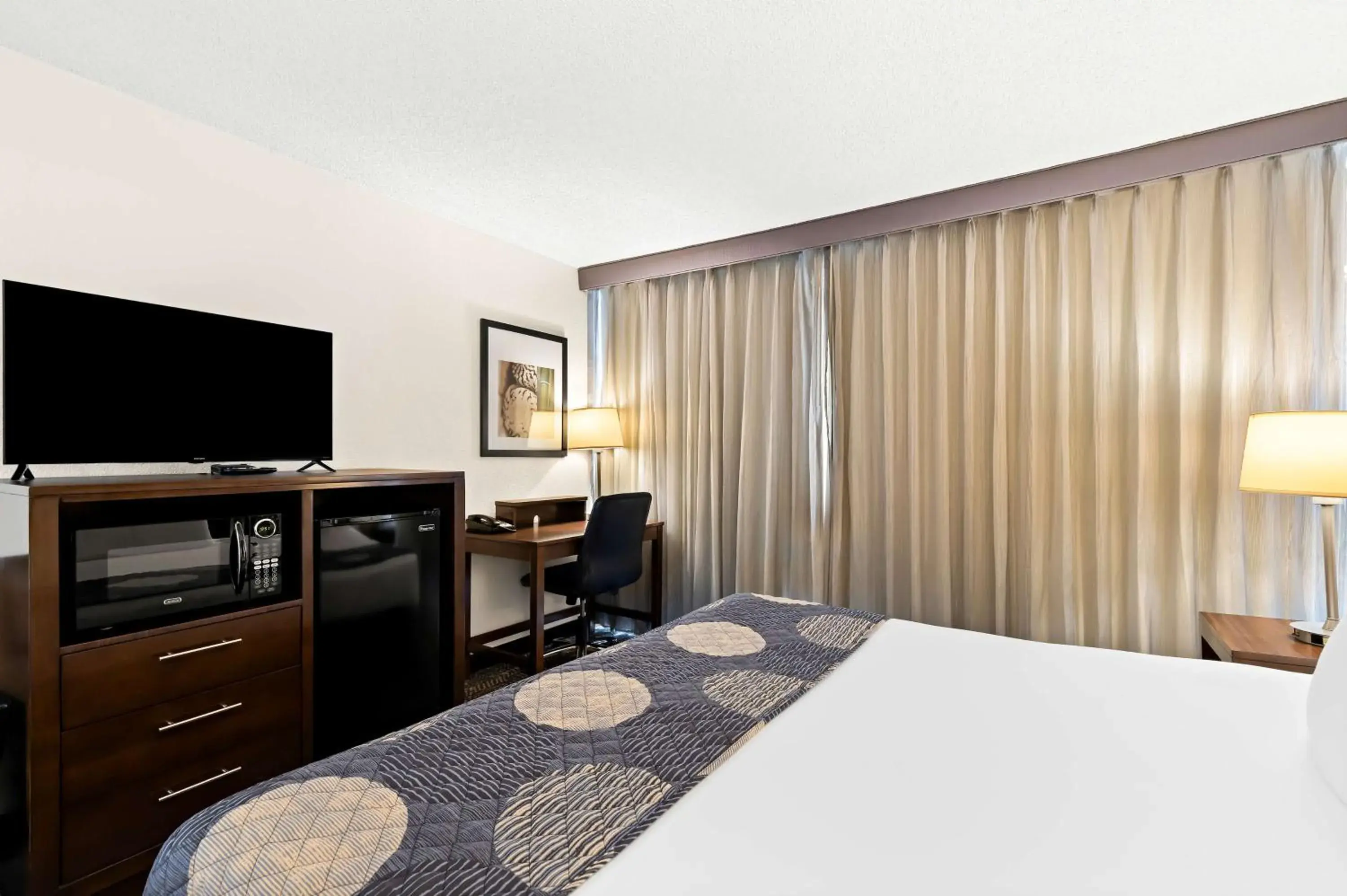 Standard King Room in Best Western Yacht Harbor Hotel Standard King Room in Best Western Yacht Harbor Hotel