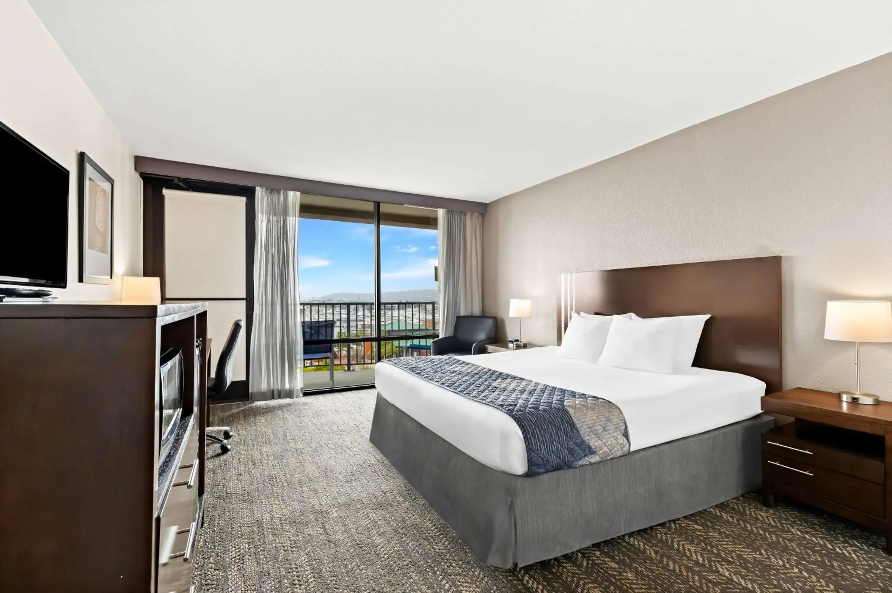 King Room with Roll-In Shower - Disability Access in Best Western Yacht Harbor Hotel King Room with Roll-In Shower - Disability Access in Best Western Yacht Harbor Hotel