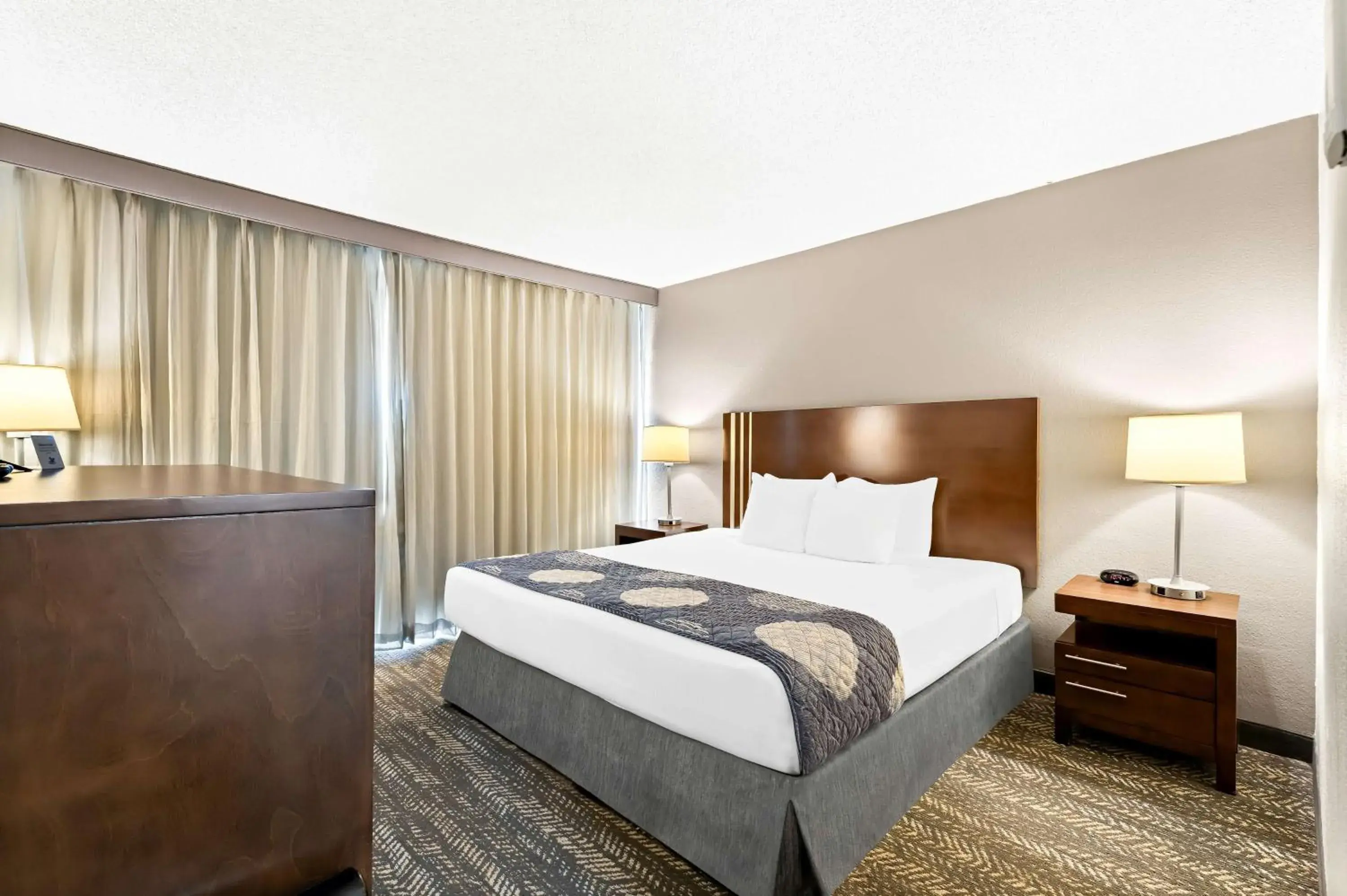 Bedroom, Bed in Best Western Yacht Harbor Hotel Bedroom, Bed in Best Western Yacht Harbor Hotel