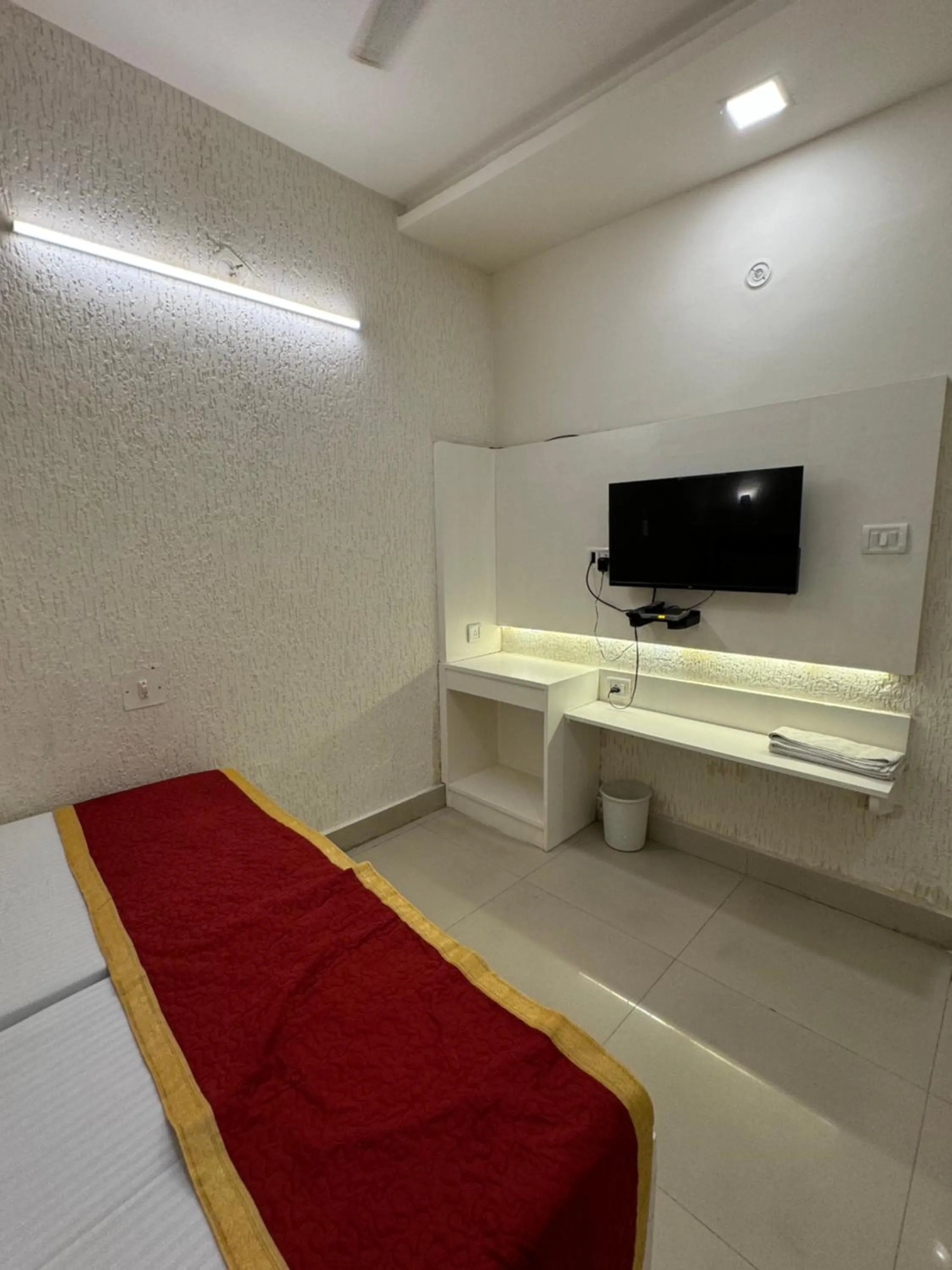 Bed in Hotel Kamal Nearest To Taj Mahal