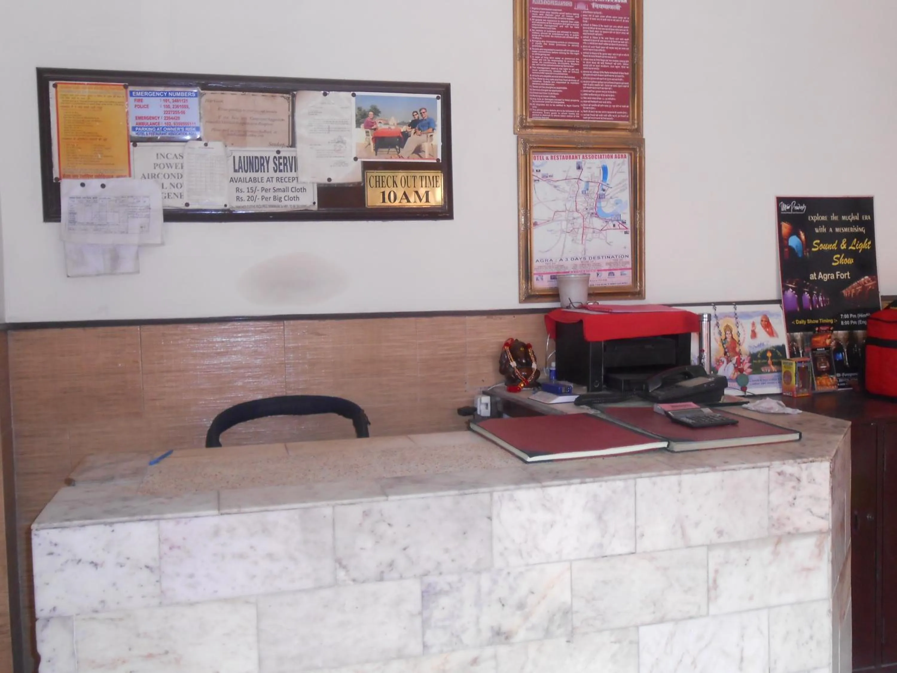 Lobby or reception in Hotel Kamal Nearest To Taj Mahal