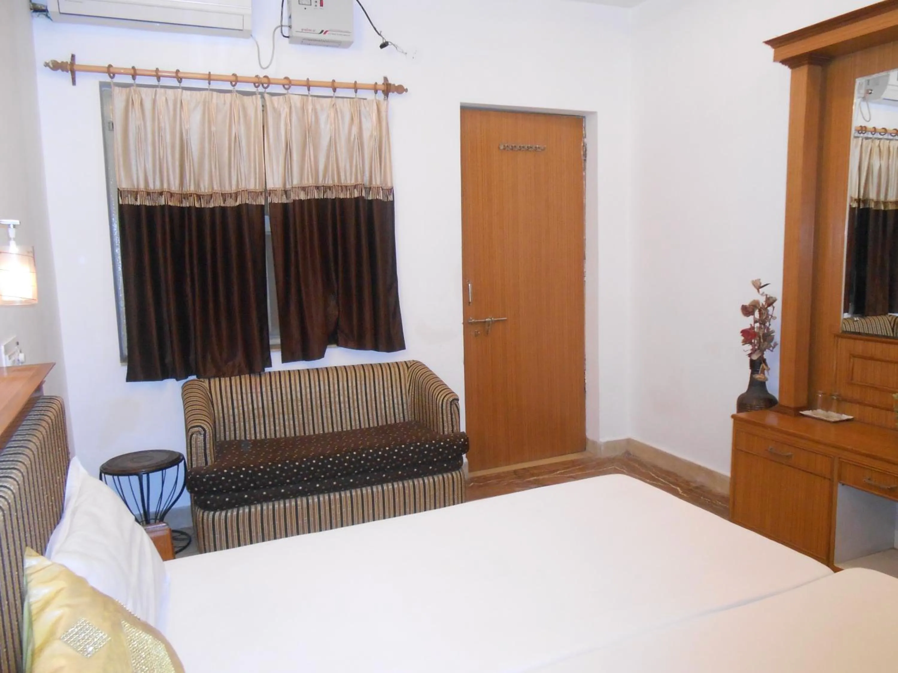 Photo of the whole room, Bed in Hotel Kamal Nearest To Taj Mahal