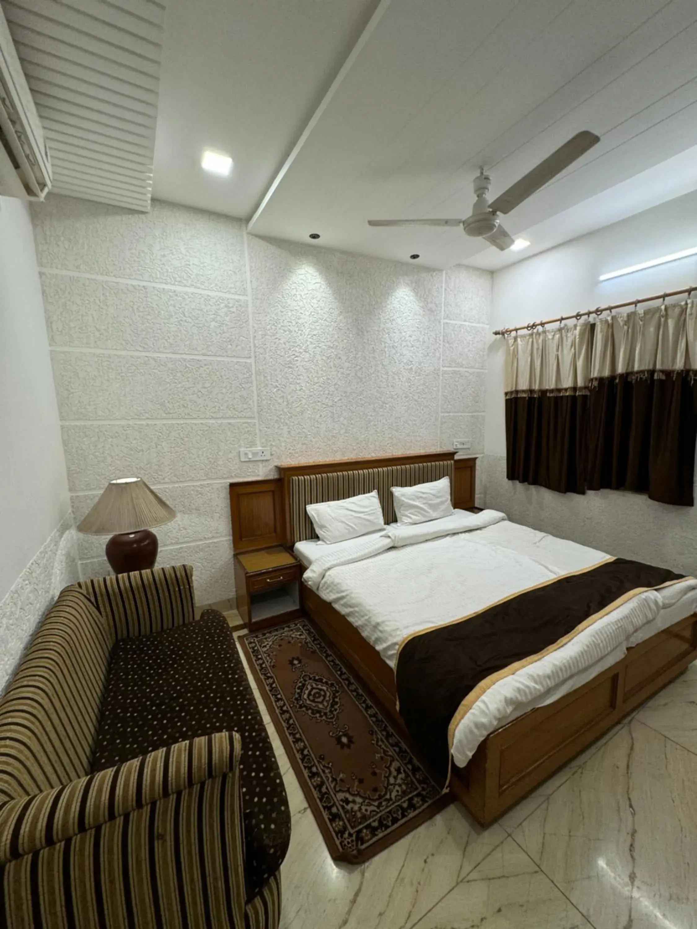 Superior Double Room in Hotel Kamal Nearest To Taj Mahal Superior Double Room in Hotel Kamal Nearest To Taj Mahal
