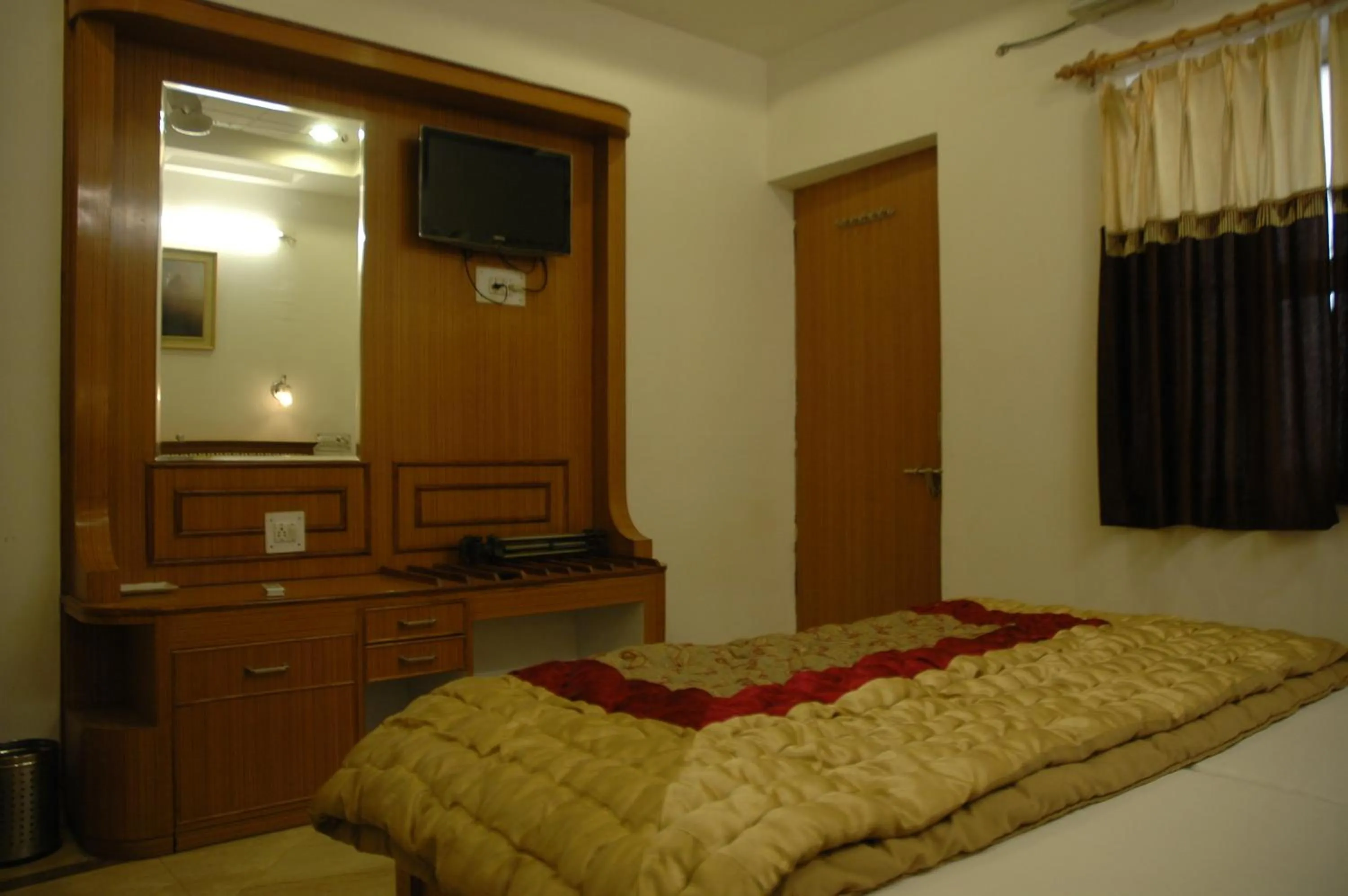 Photo of the whole room, Bed in Hotel Kamal Nearest To Taj Mahal