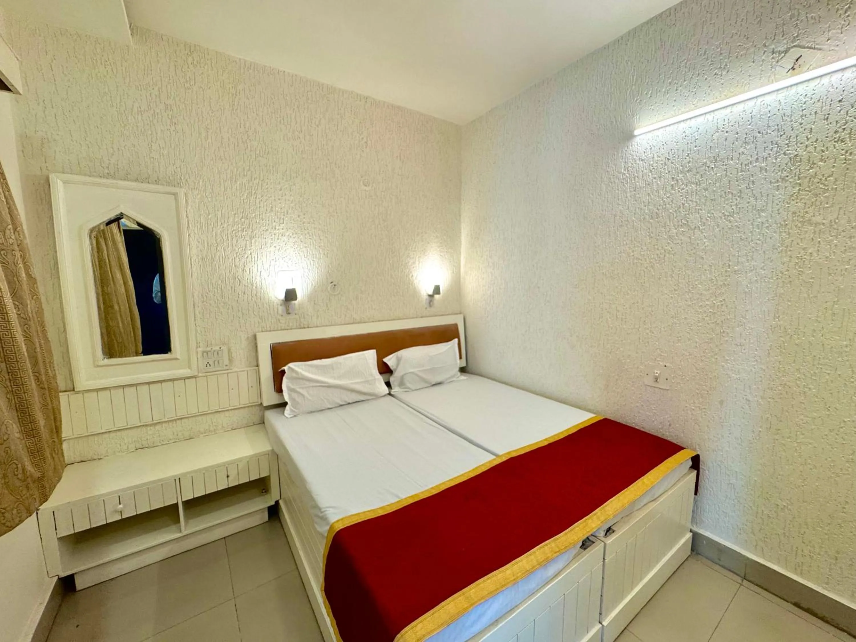 Bed in Hotel Kamal Nearest To Taj Mahal