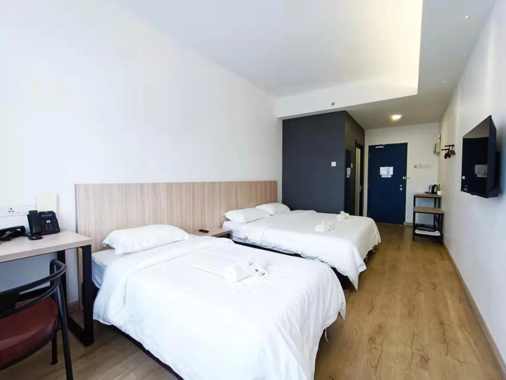 Bedroom, Bed in Starlink Hotel