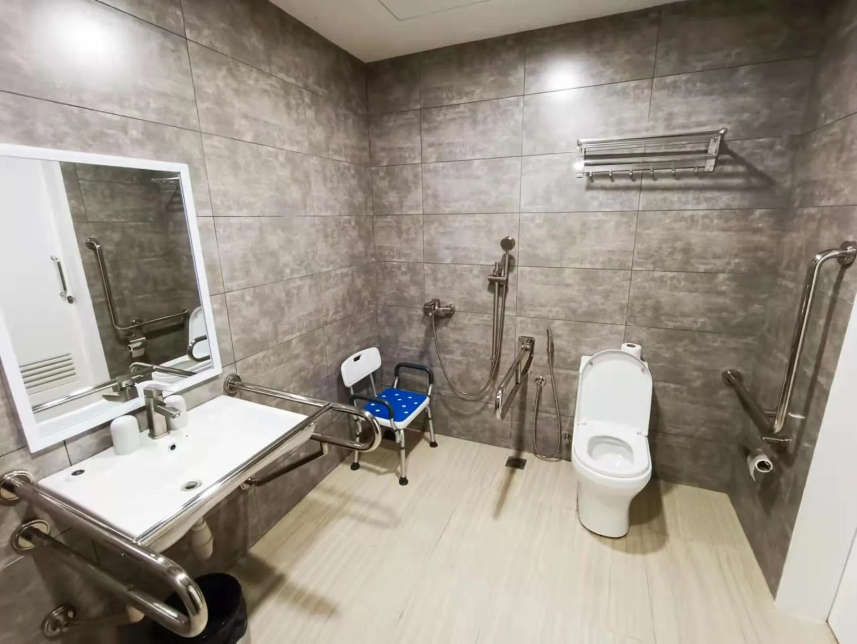 Shower in Starlink Hotel