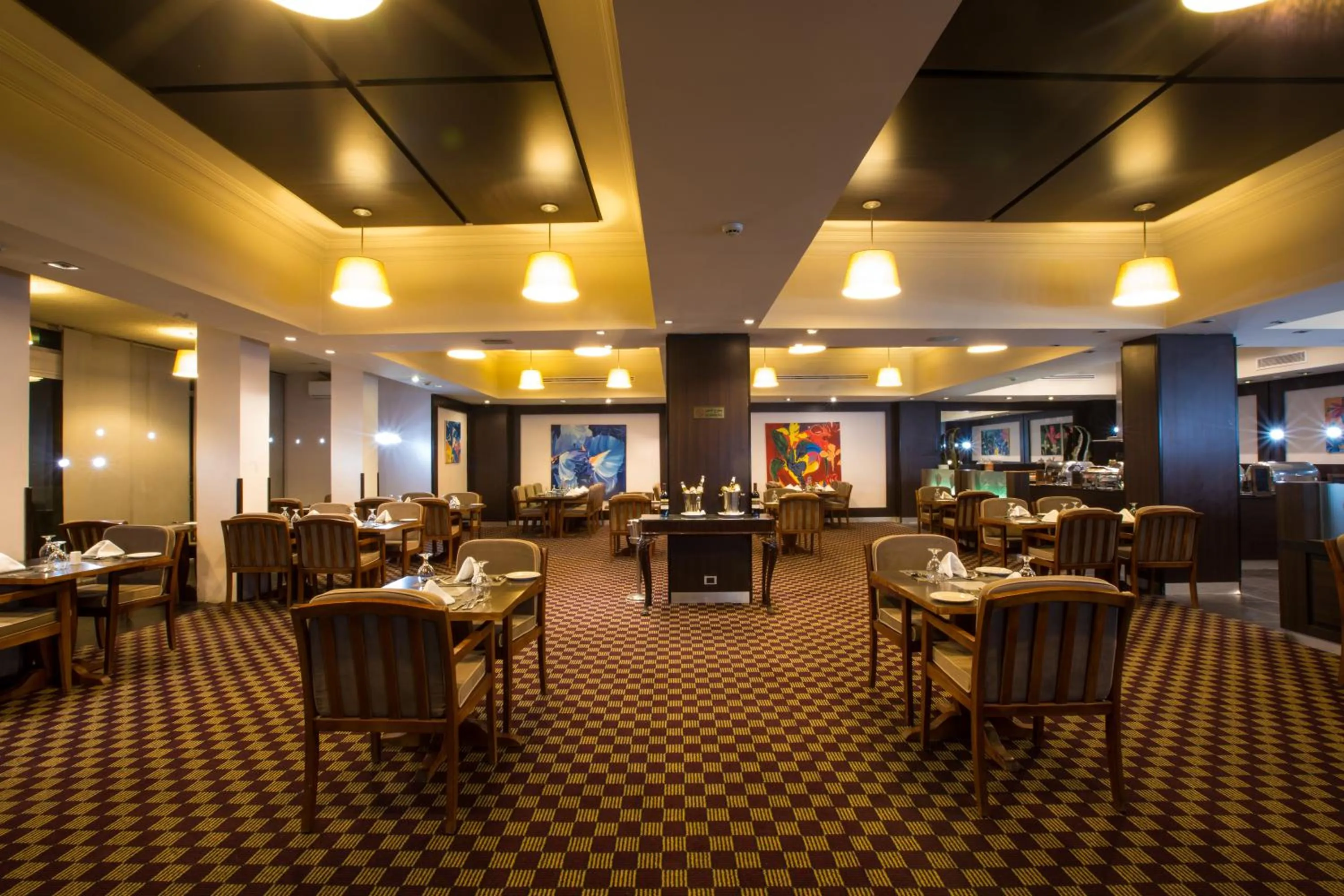 Restaurant/places to eat in Century Park Hotel