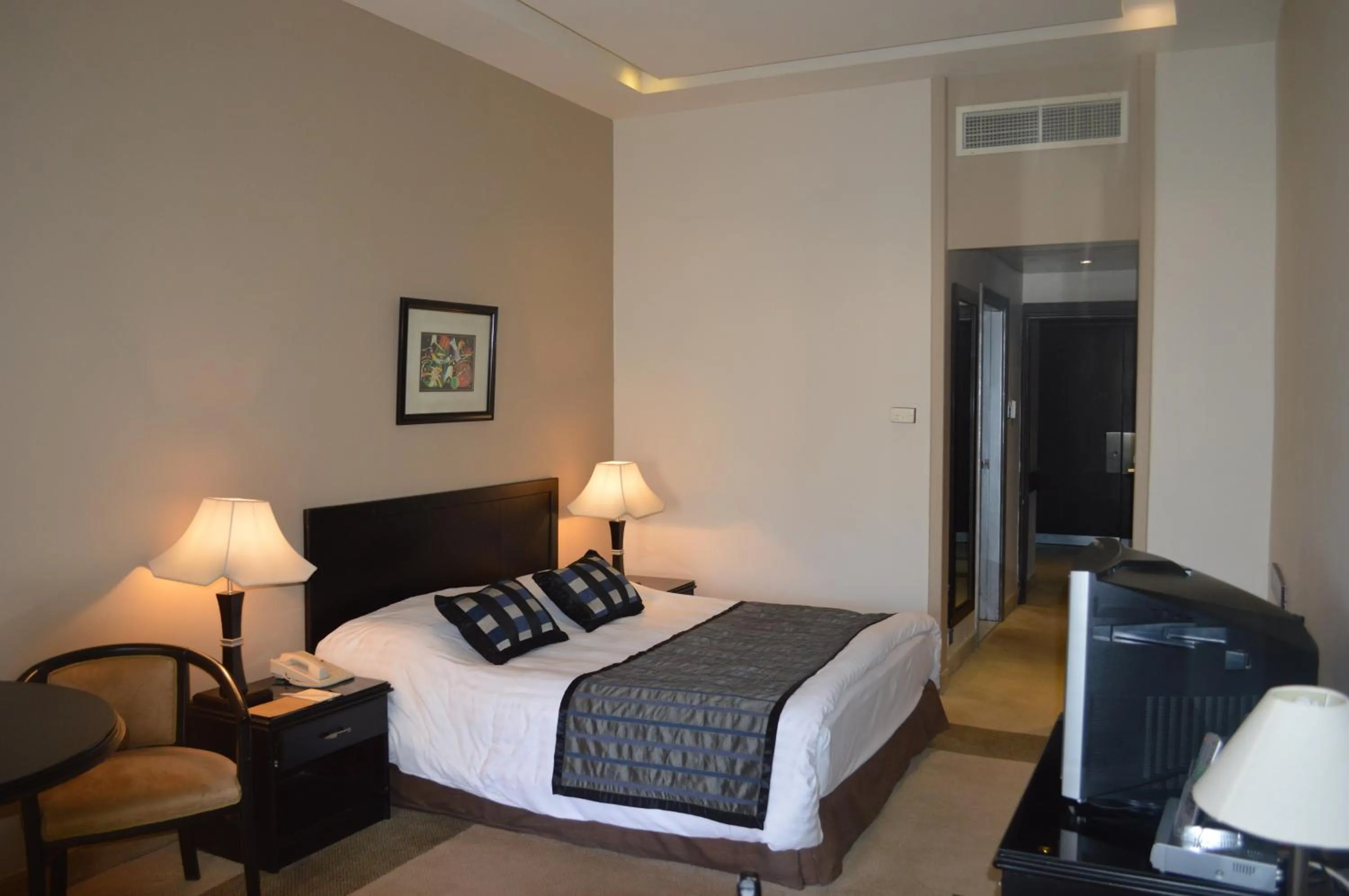 Photo of the whole room, Bed in Century Park Hotel