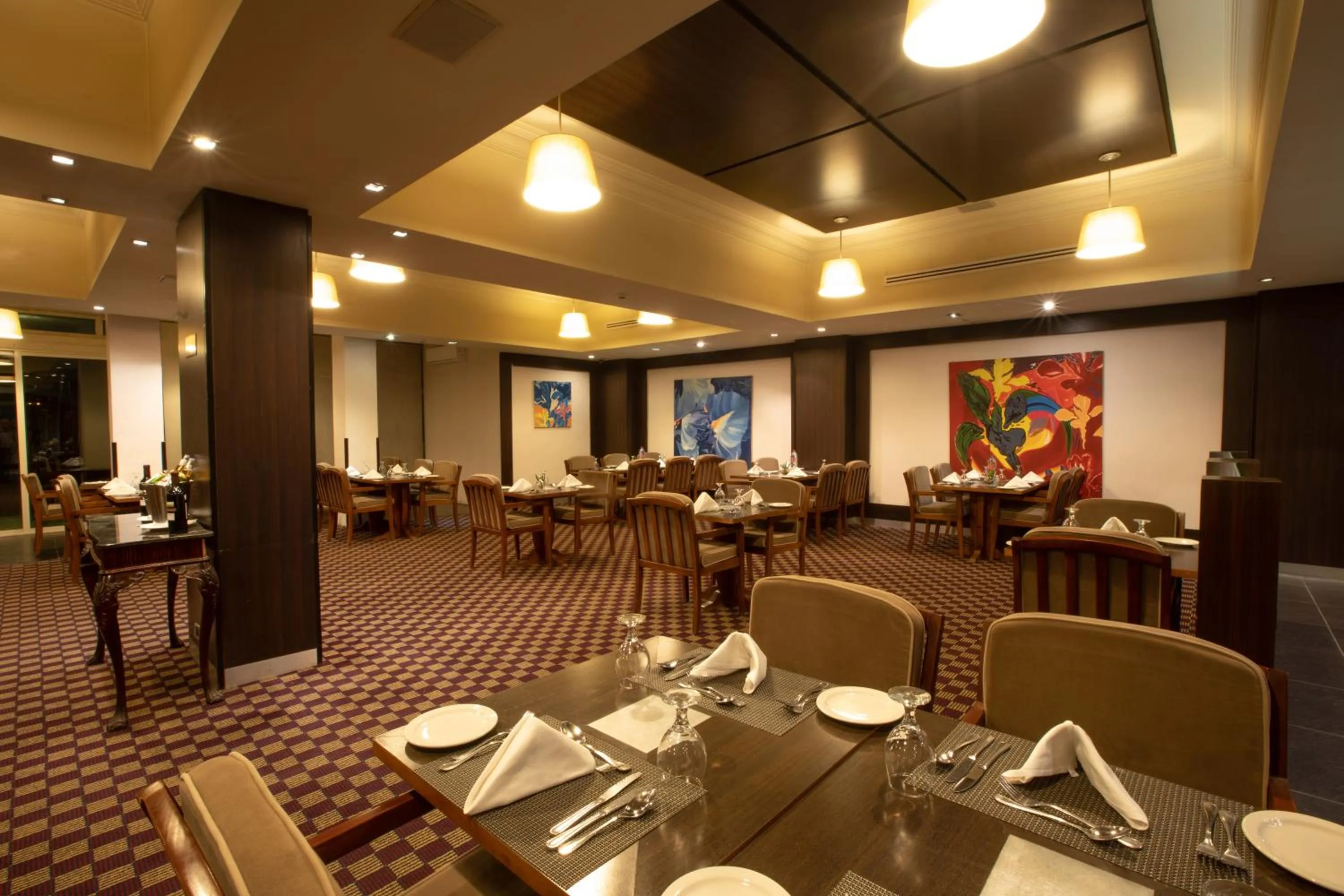 Restaurant/places to eat in Century Park Hotel