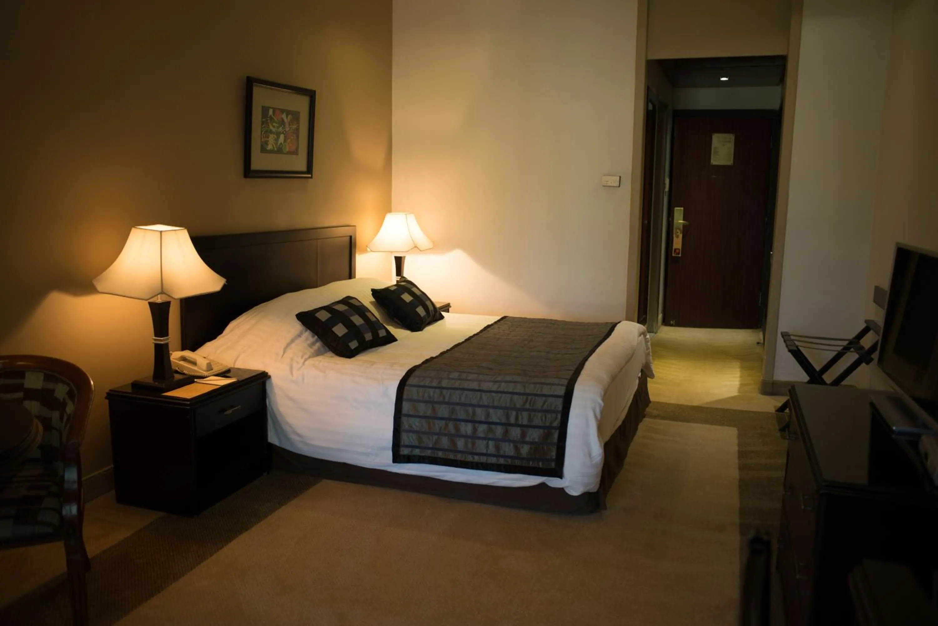 Bedroom, Bed in Century Park Hotel