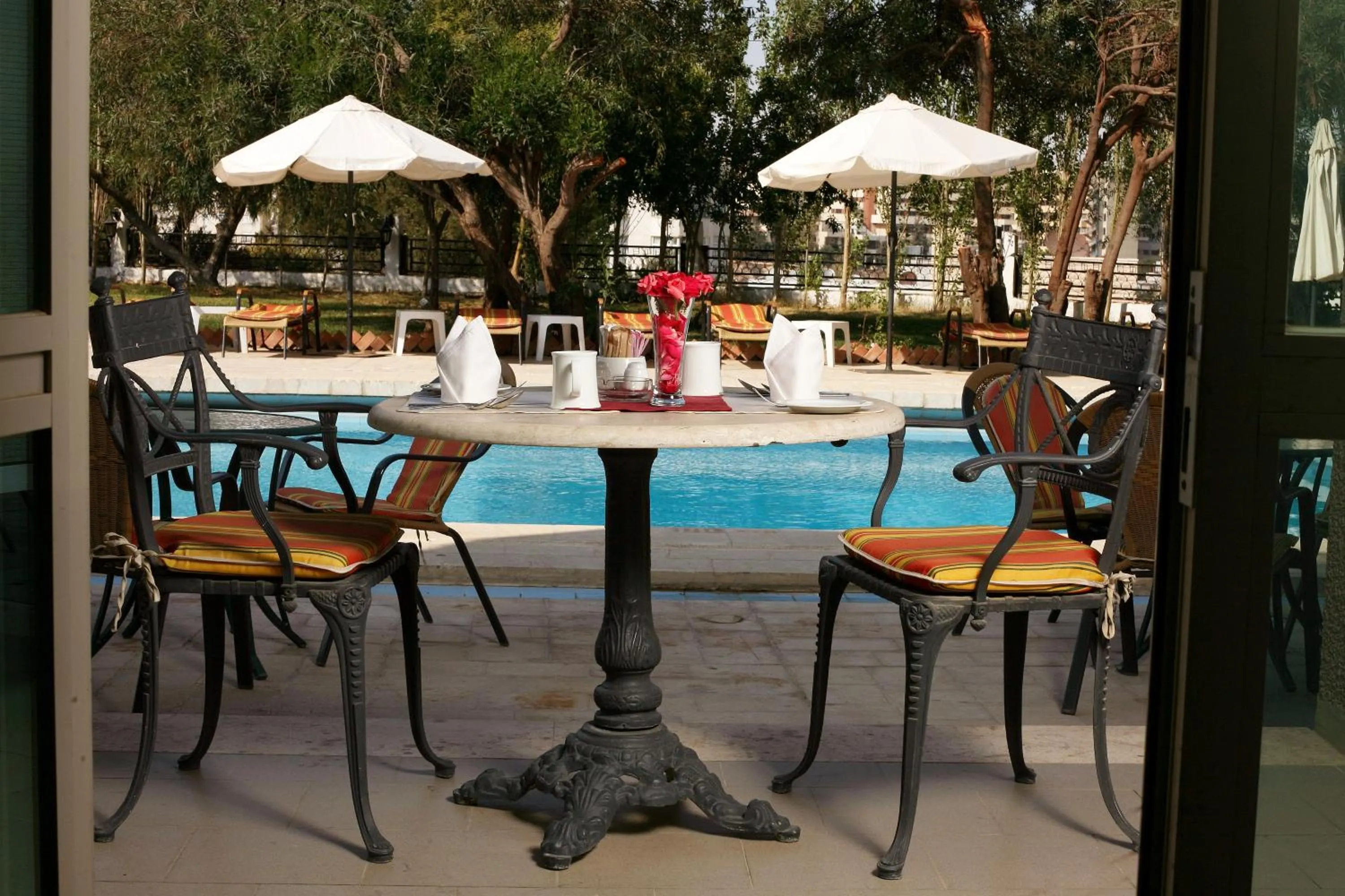 Restaurant/places to eat in Century Park Hotel