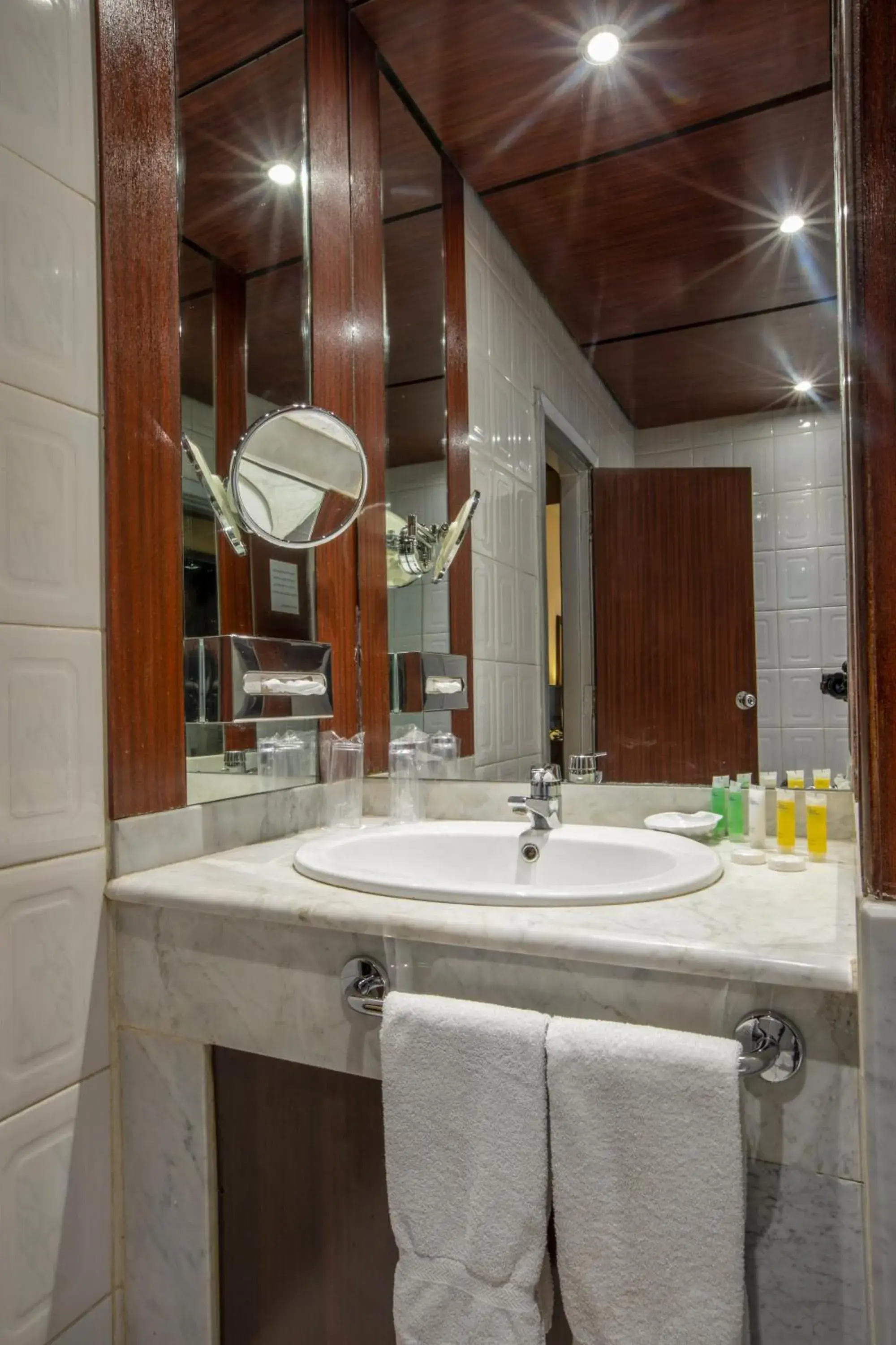 Single Deluxe Room in Century Park Hotel Single Deluxe Room in Century Park Hotel